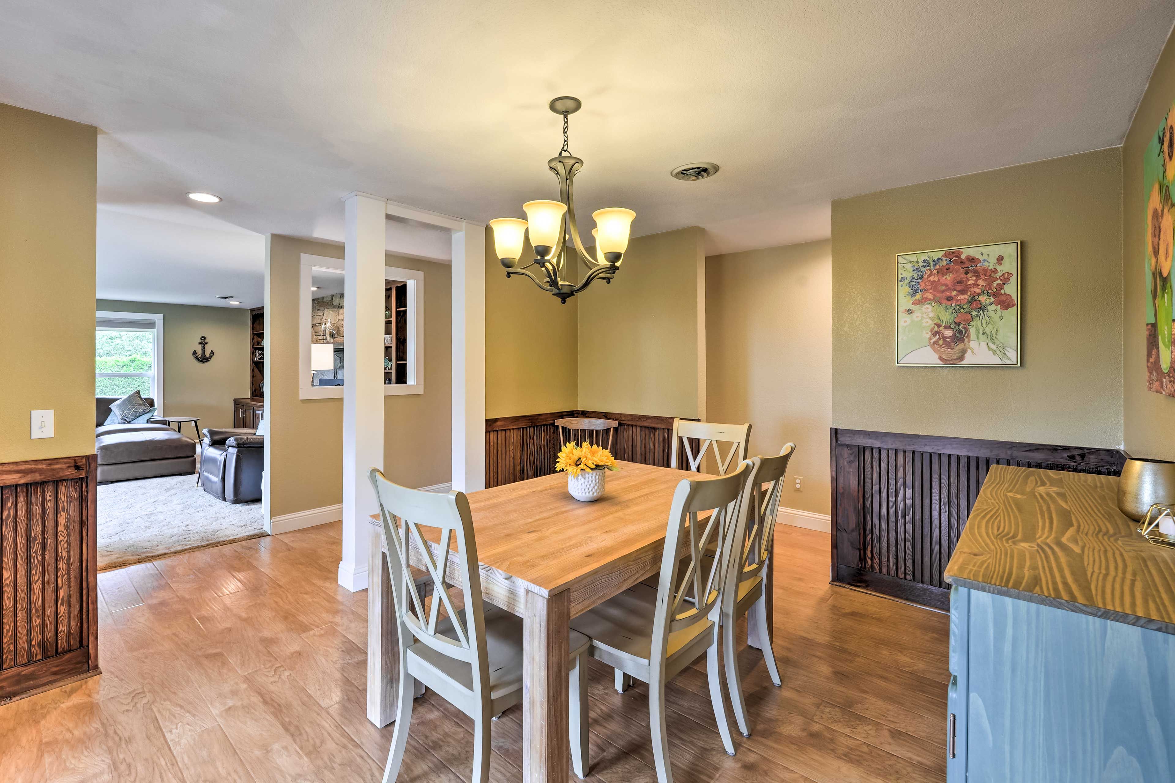 Dining Room | Dishware/Flatware Provided