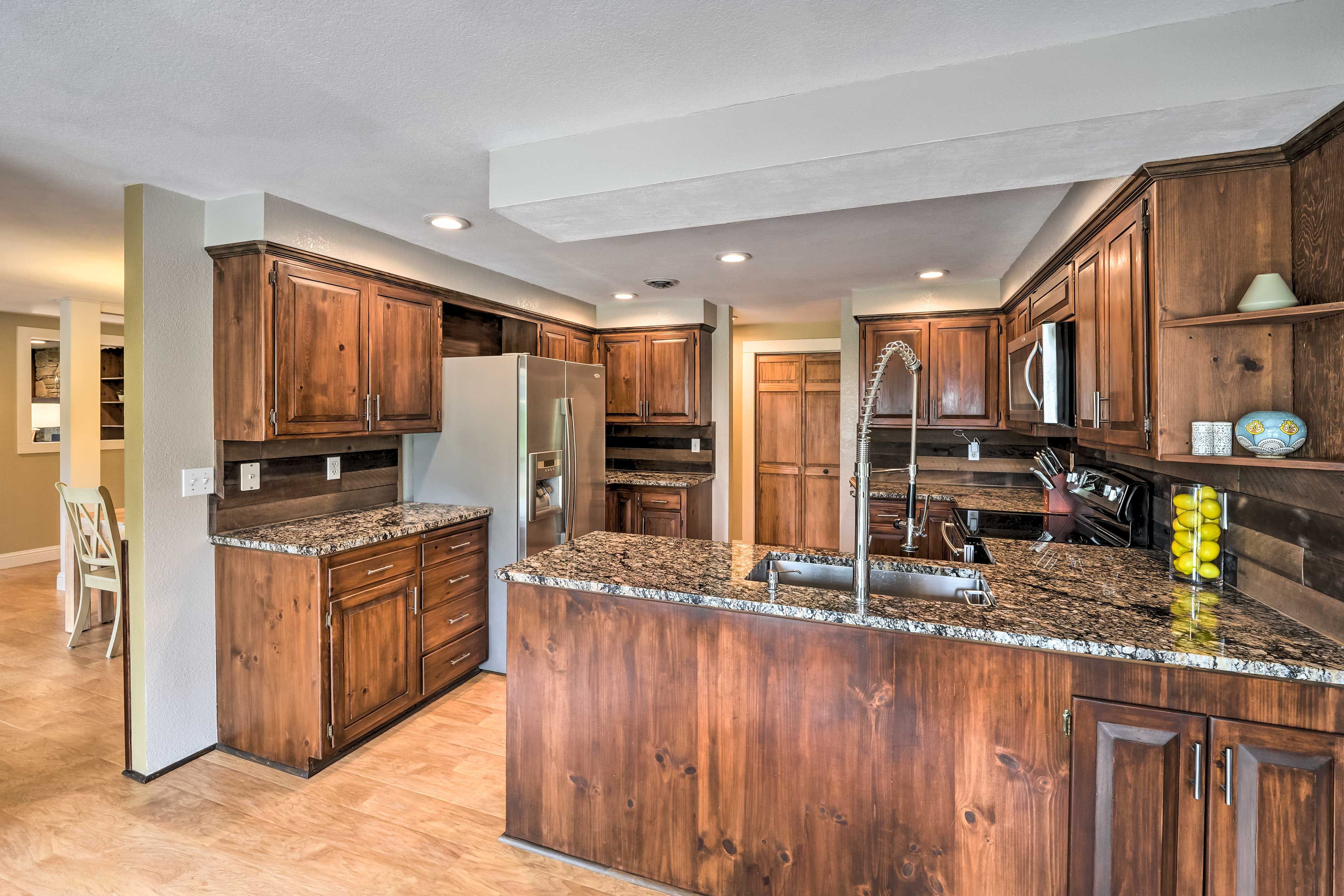 Kitchen | Cooking Basics | Coffee Maker | Paper Towels/Trash Bags Provided