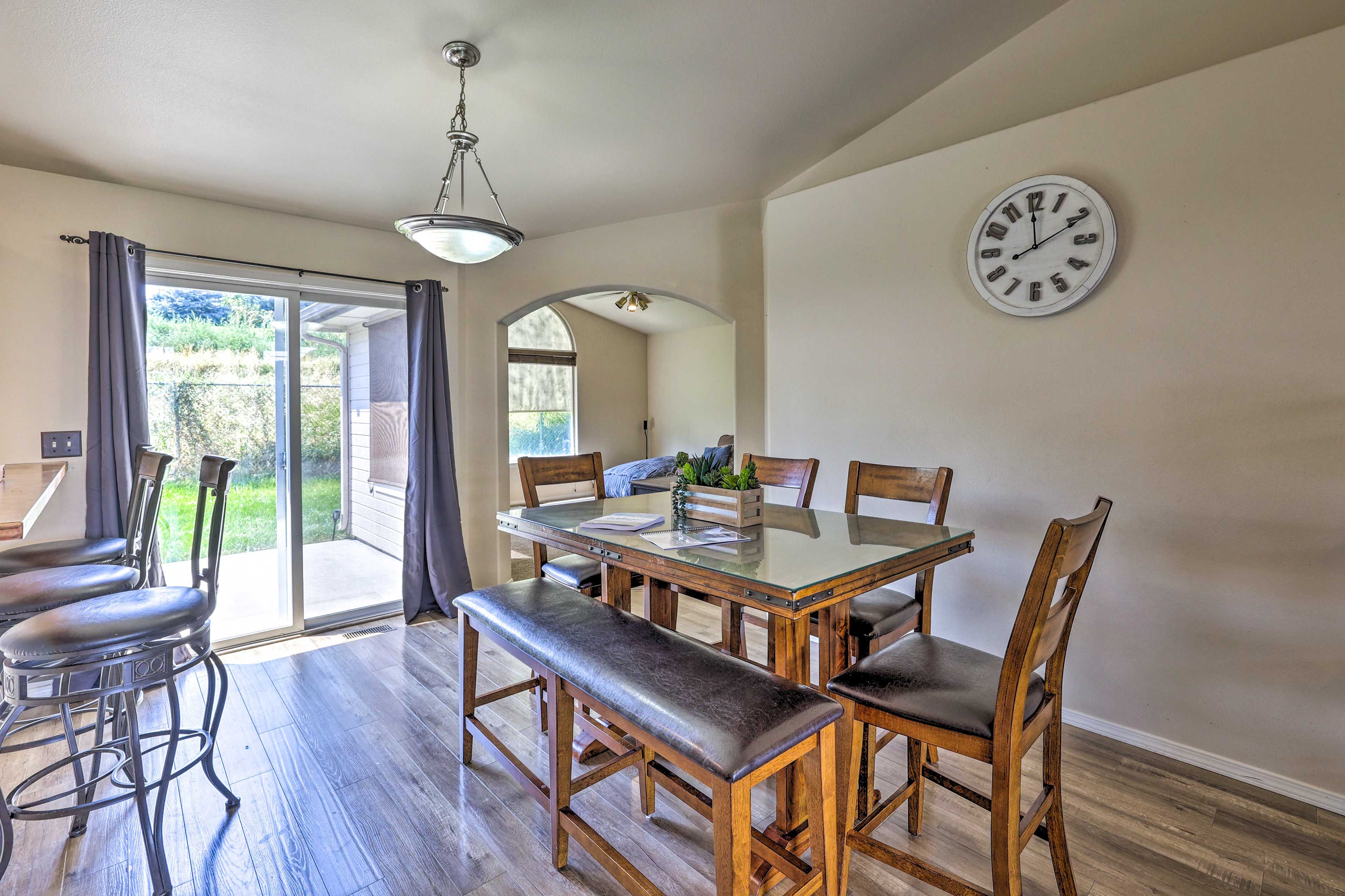 Dining Area | Dishware & Flatware