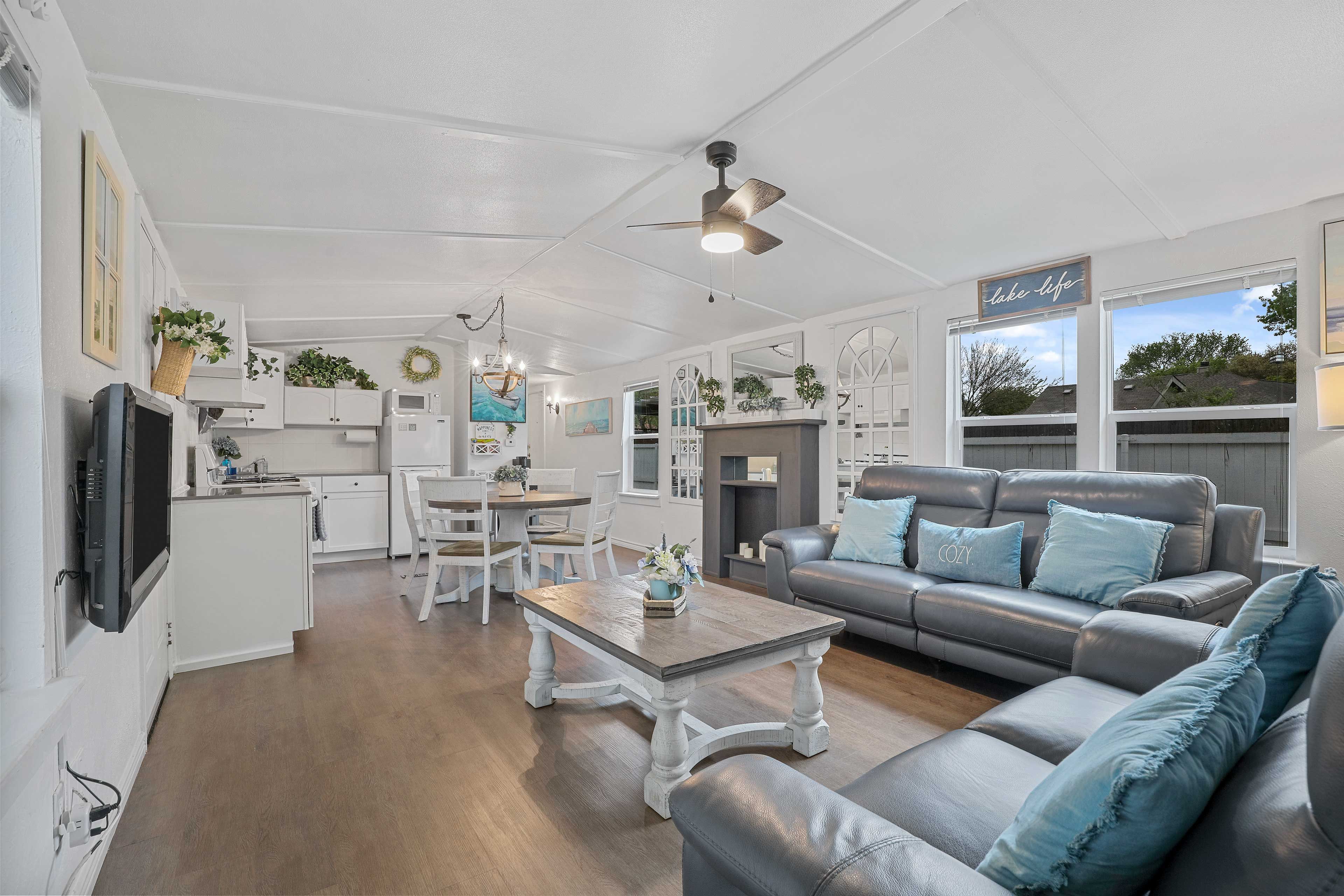 Living Room | Smart TV | Central A/C