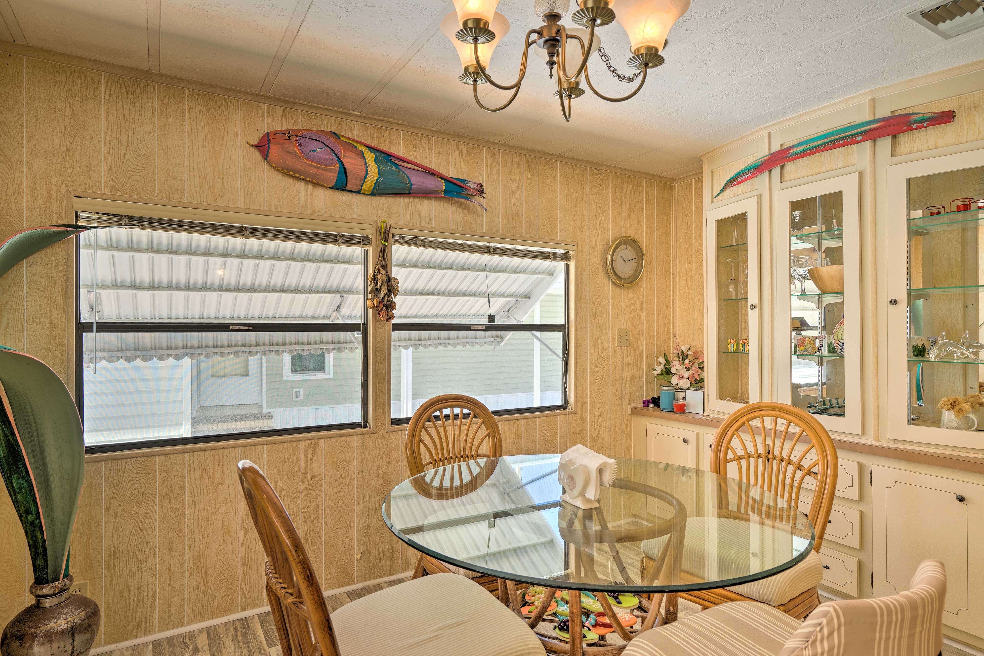 Dining Area | Dishware & Flatware