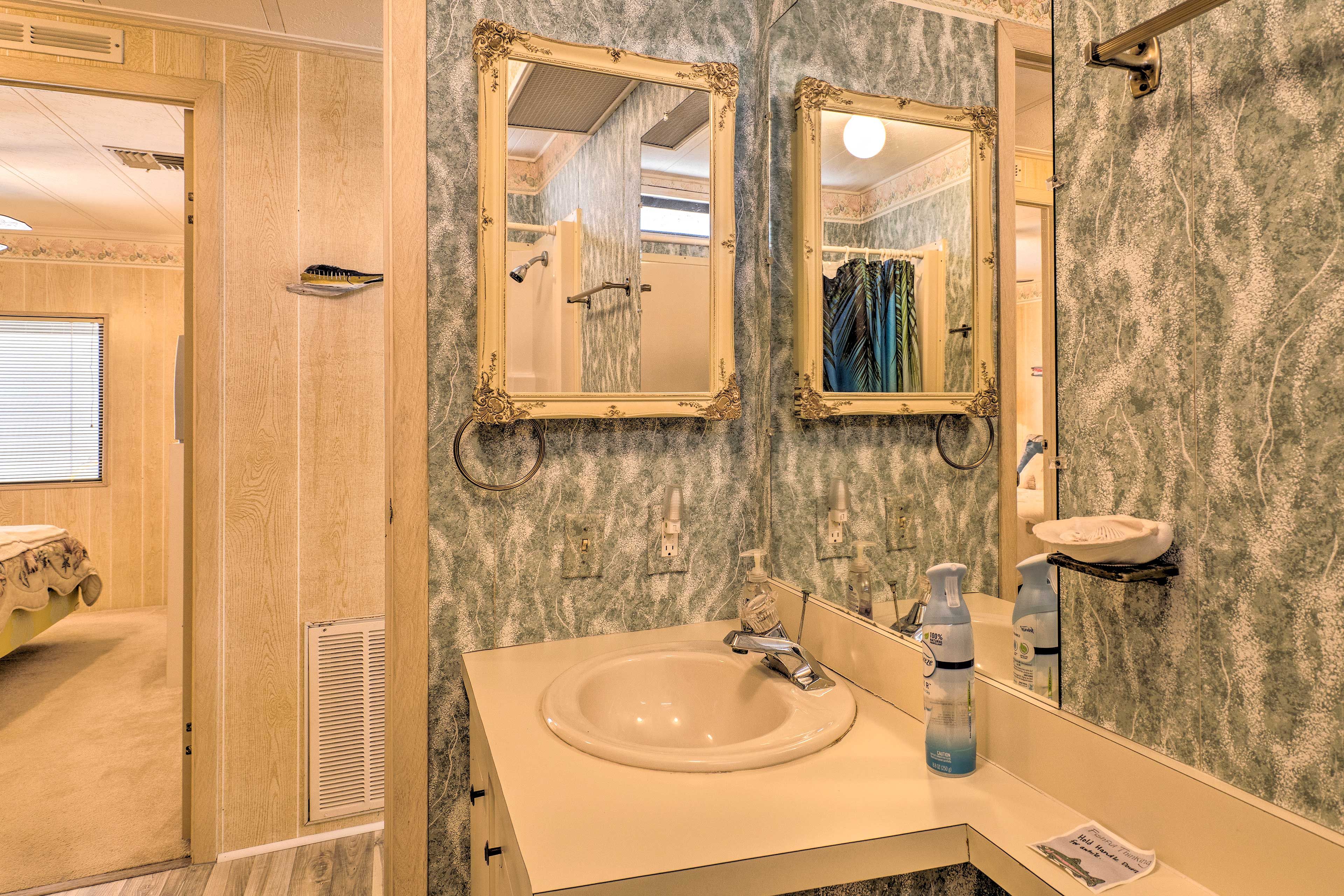 En-Suite Bathroom | Towels Provided
