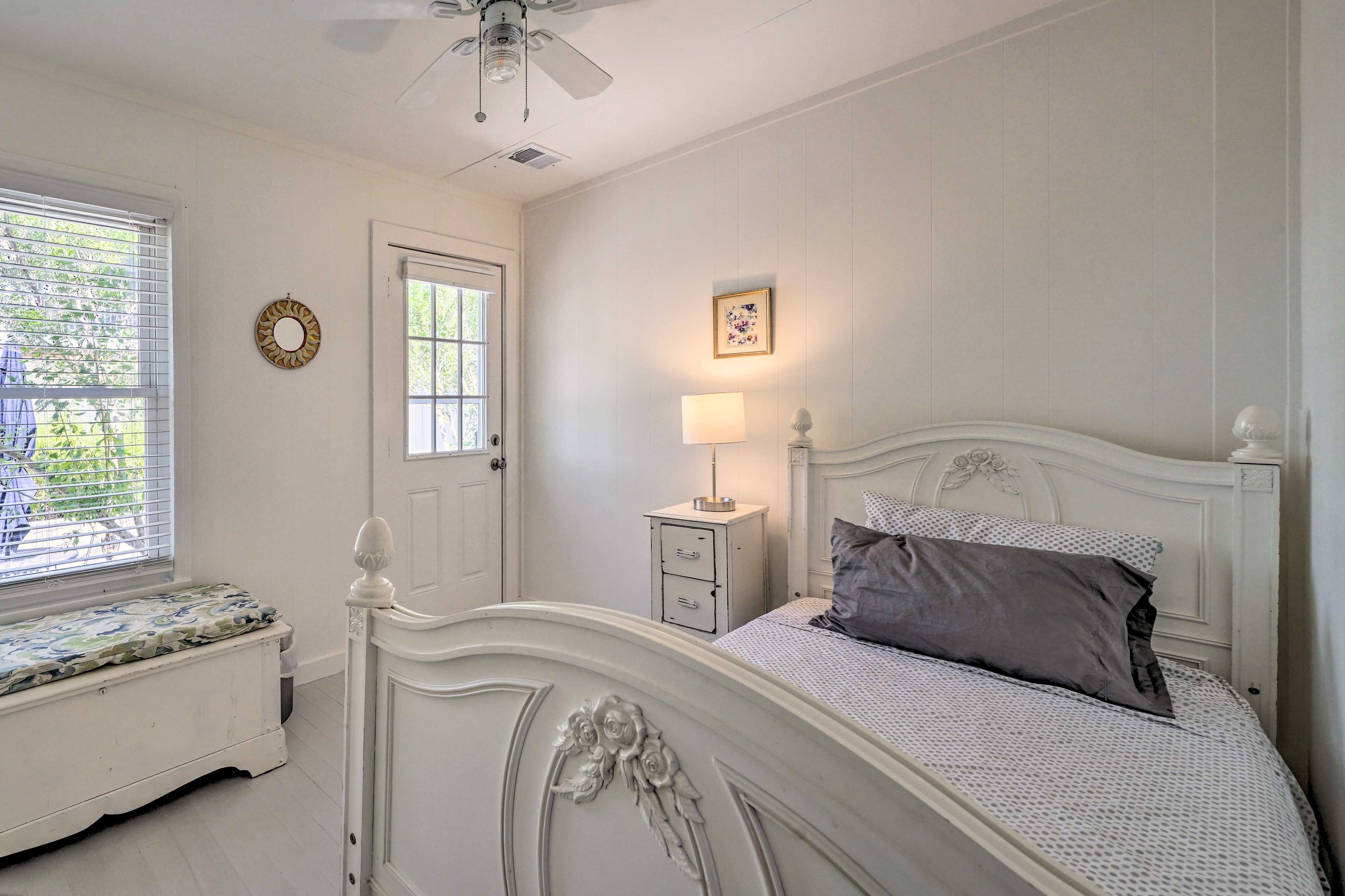 Bedroom 2 | Twin Bed | Ceiling Fans