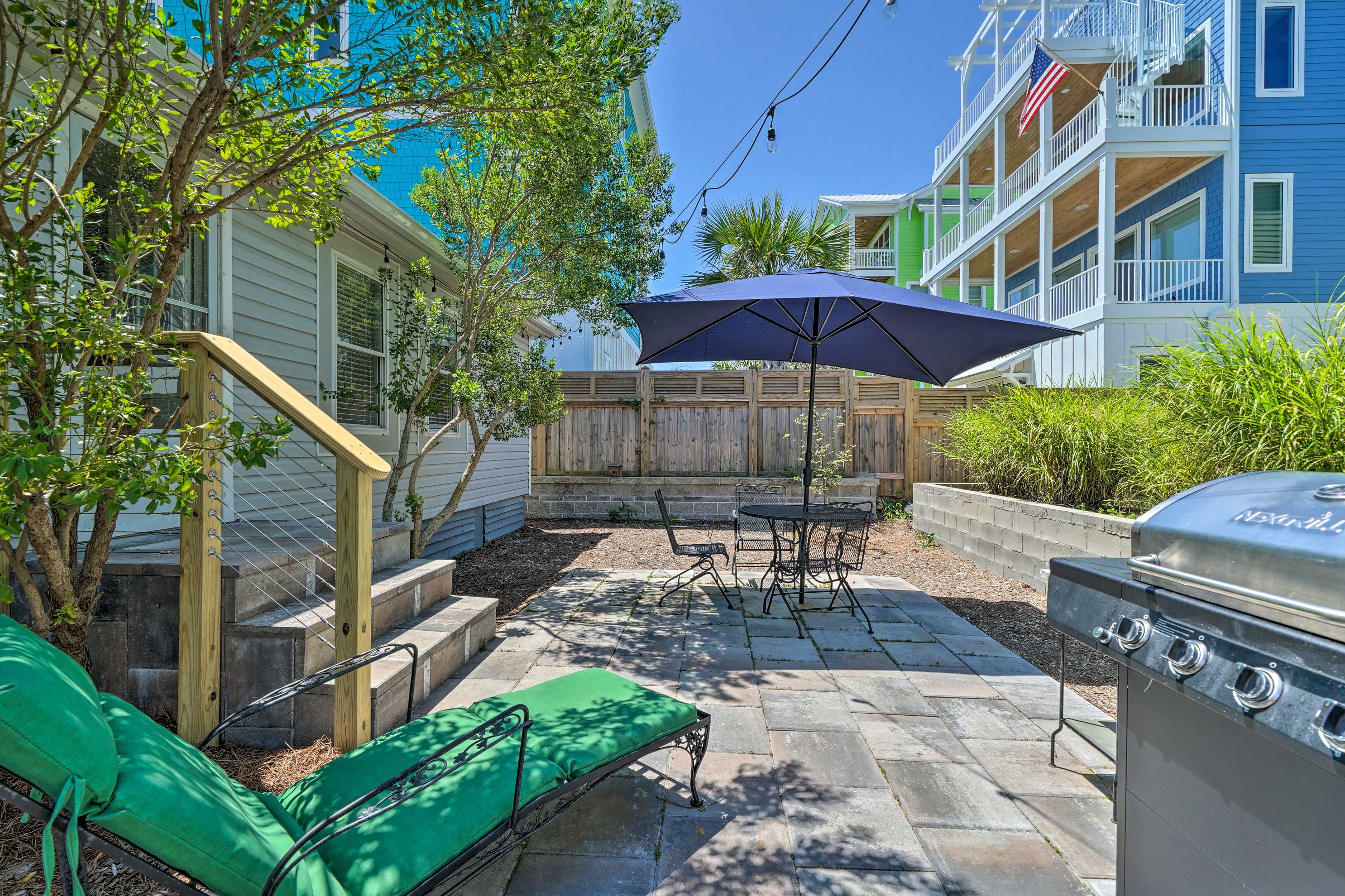 Patio | Gas Grill | Outdoor Dining Area