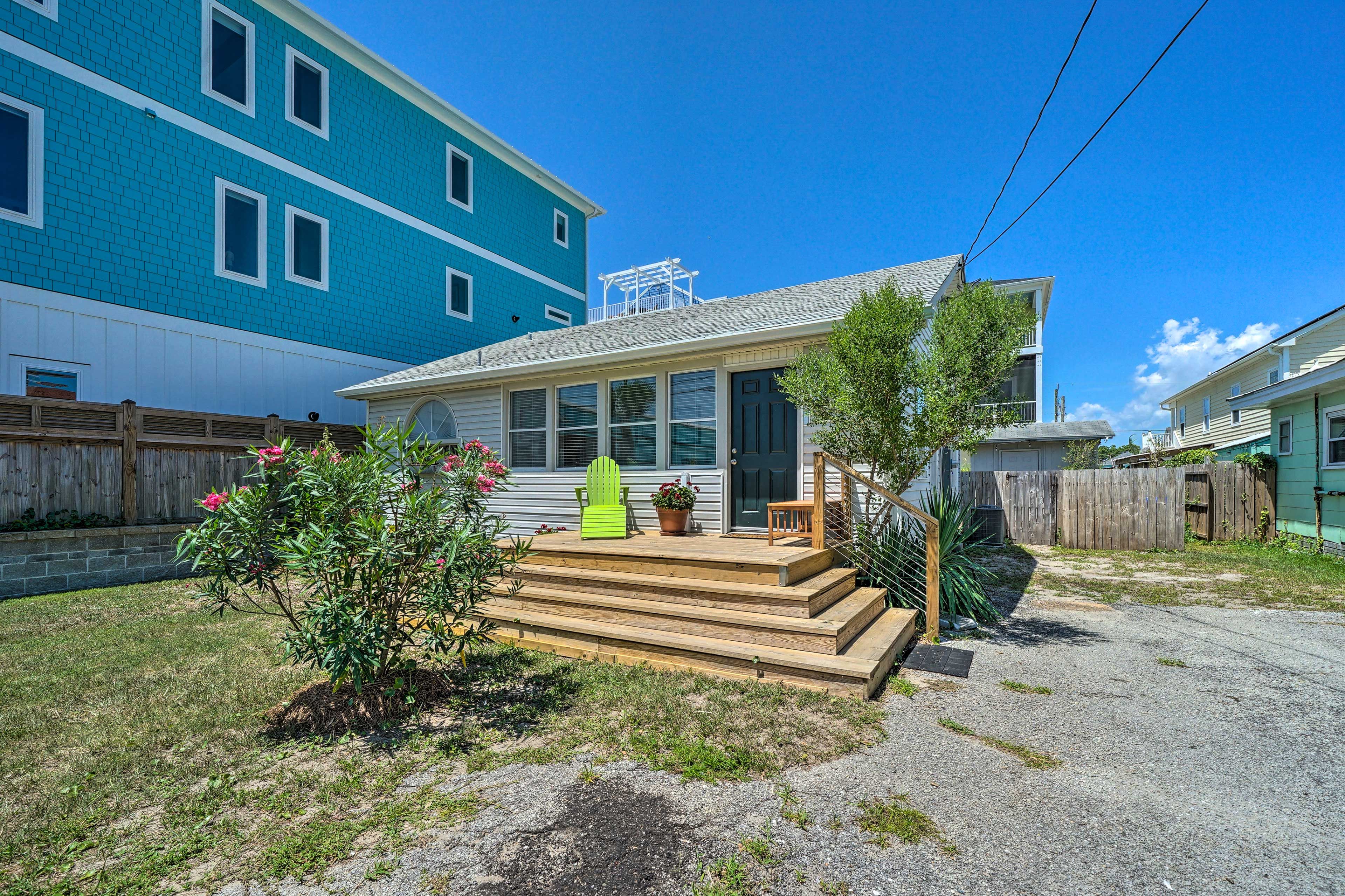 Property Exterior | Driveway (3 Vehicles)