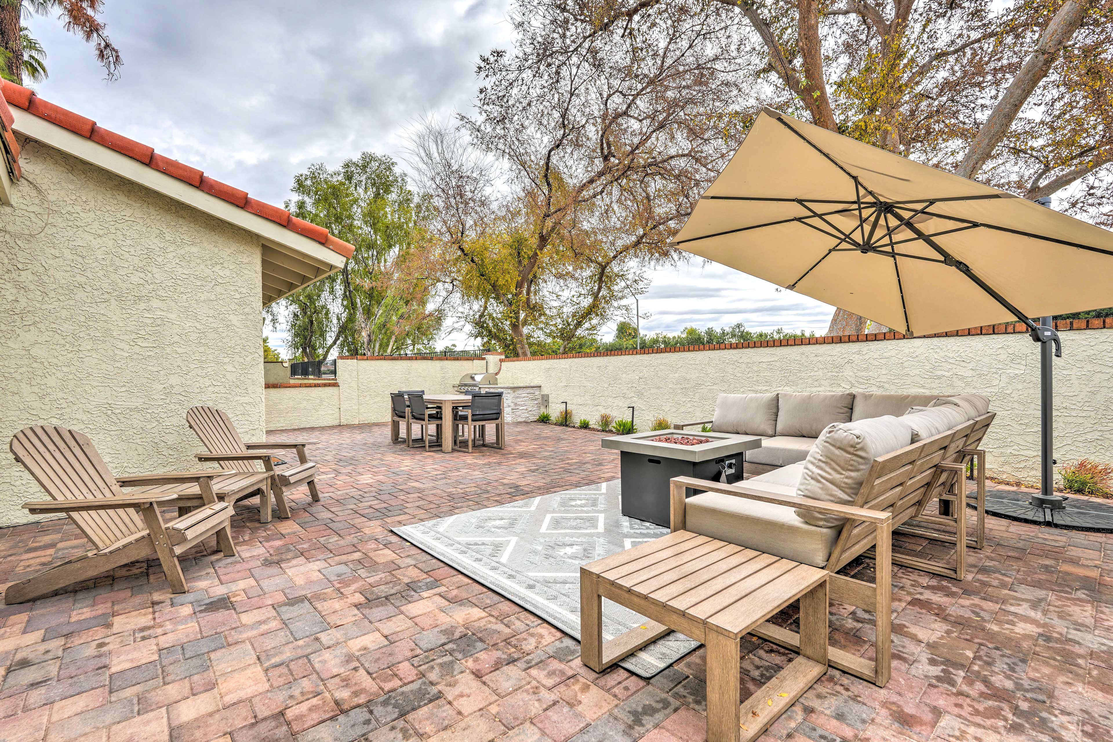 Private Patio | Gas Grill | Fire Table | Dining Table | Seating Area