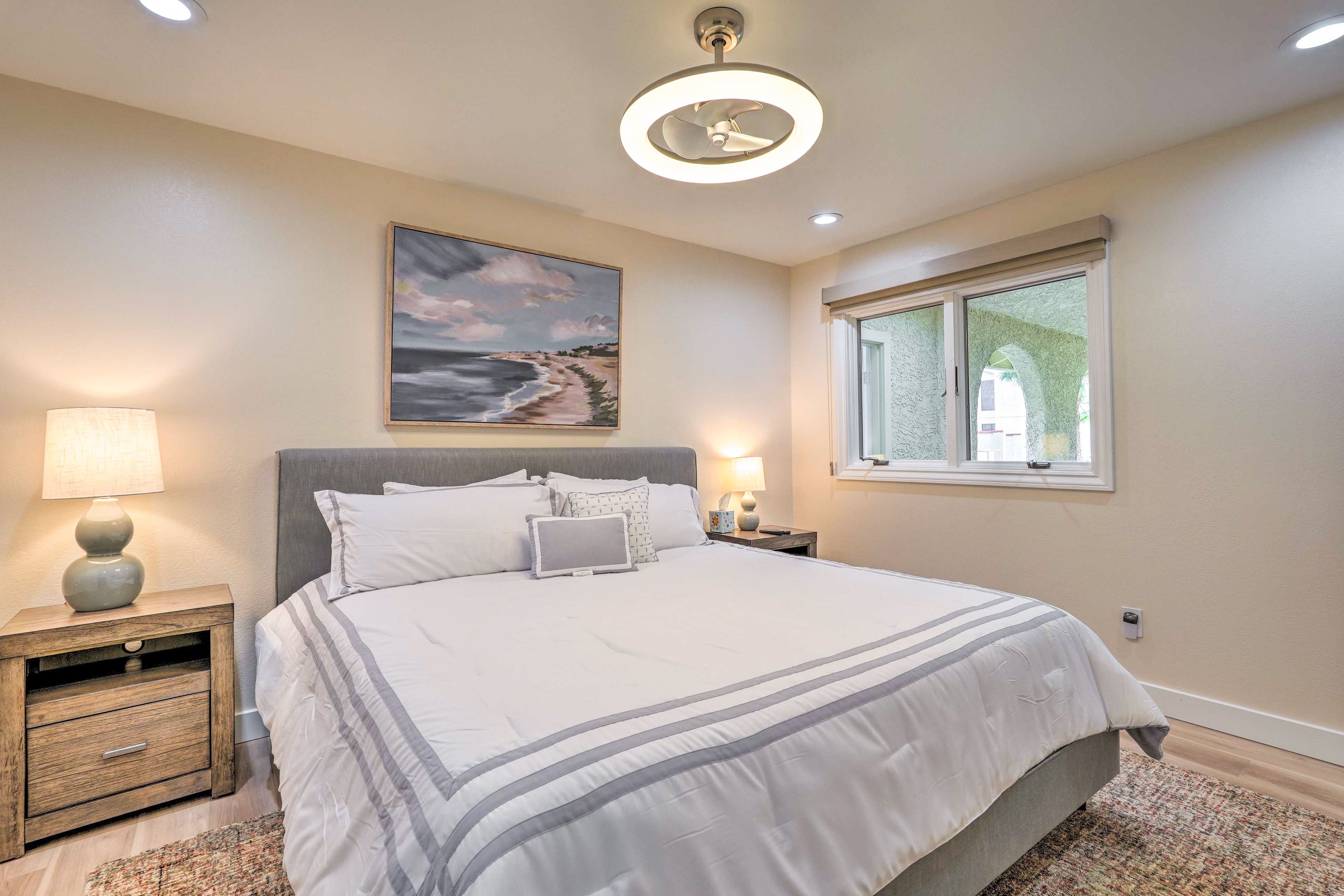 Bedroom 2 | King Bed | Smart TV w/ Cable