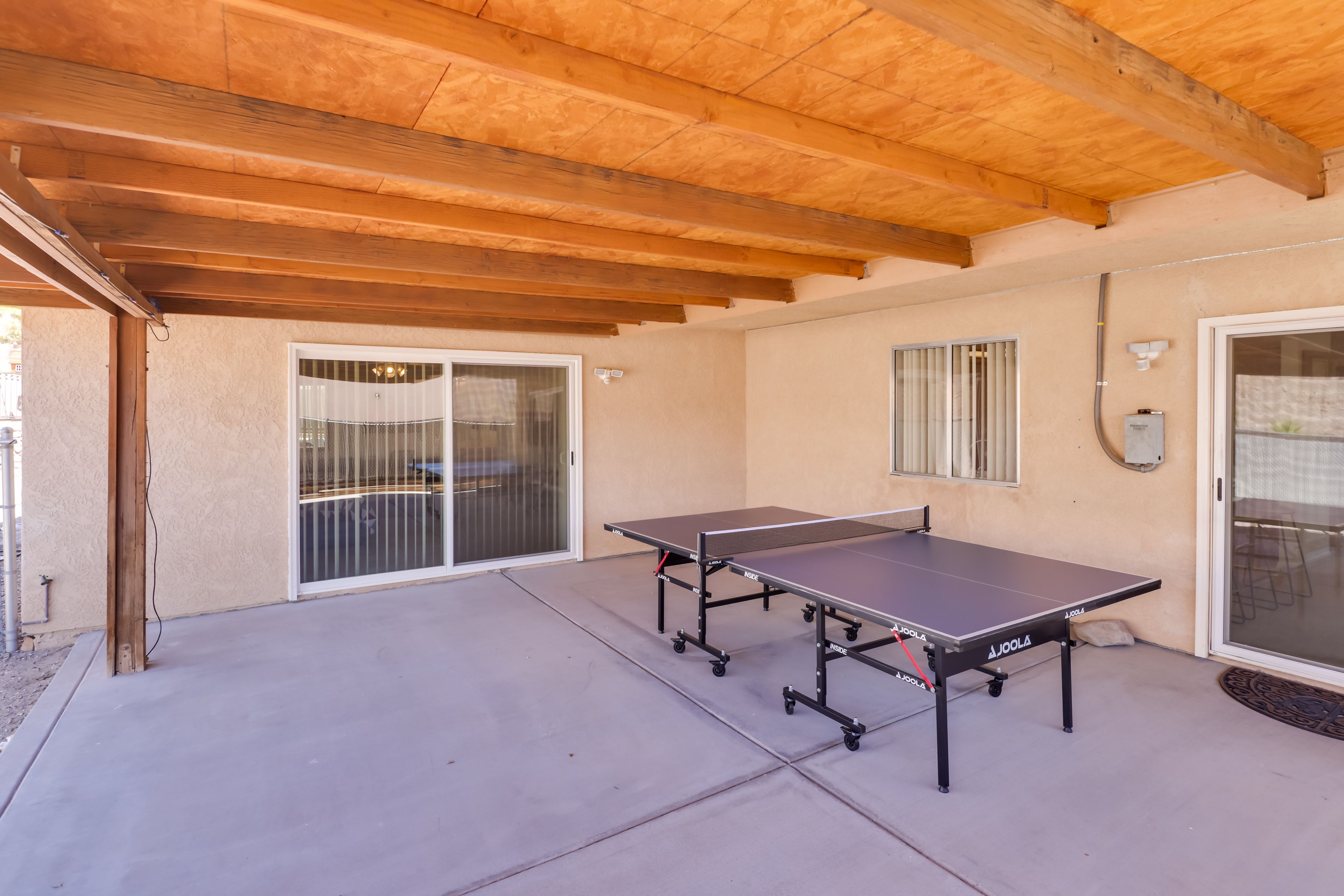 Ping-Pong Table | Parking | Driveway (4 Vehicles)