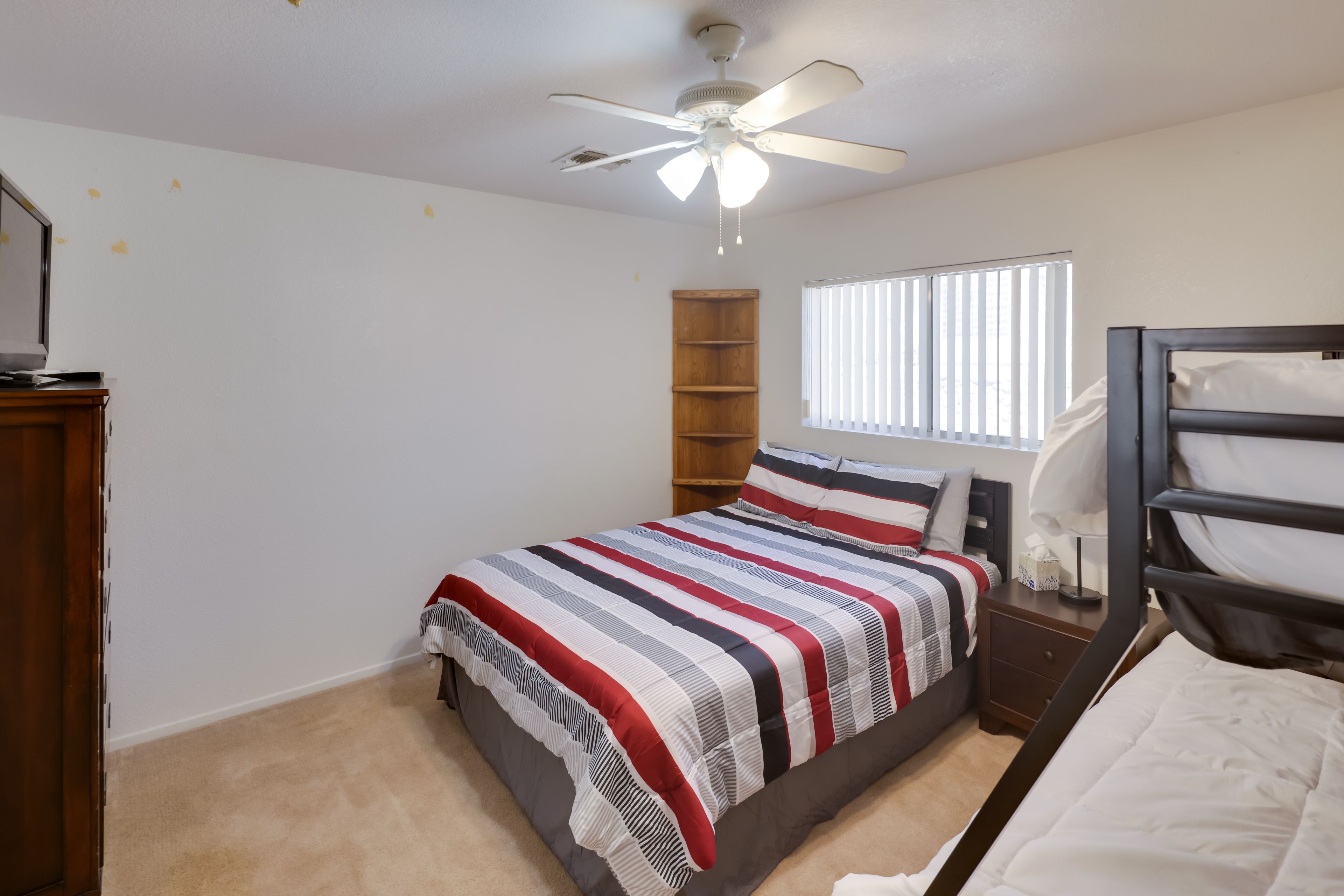 Bedroom 3 | Queen Bed | Twin/Full Bunk Bed