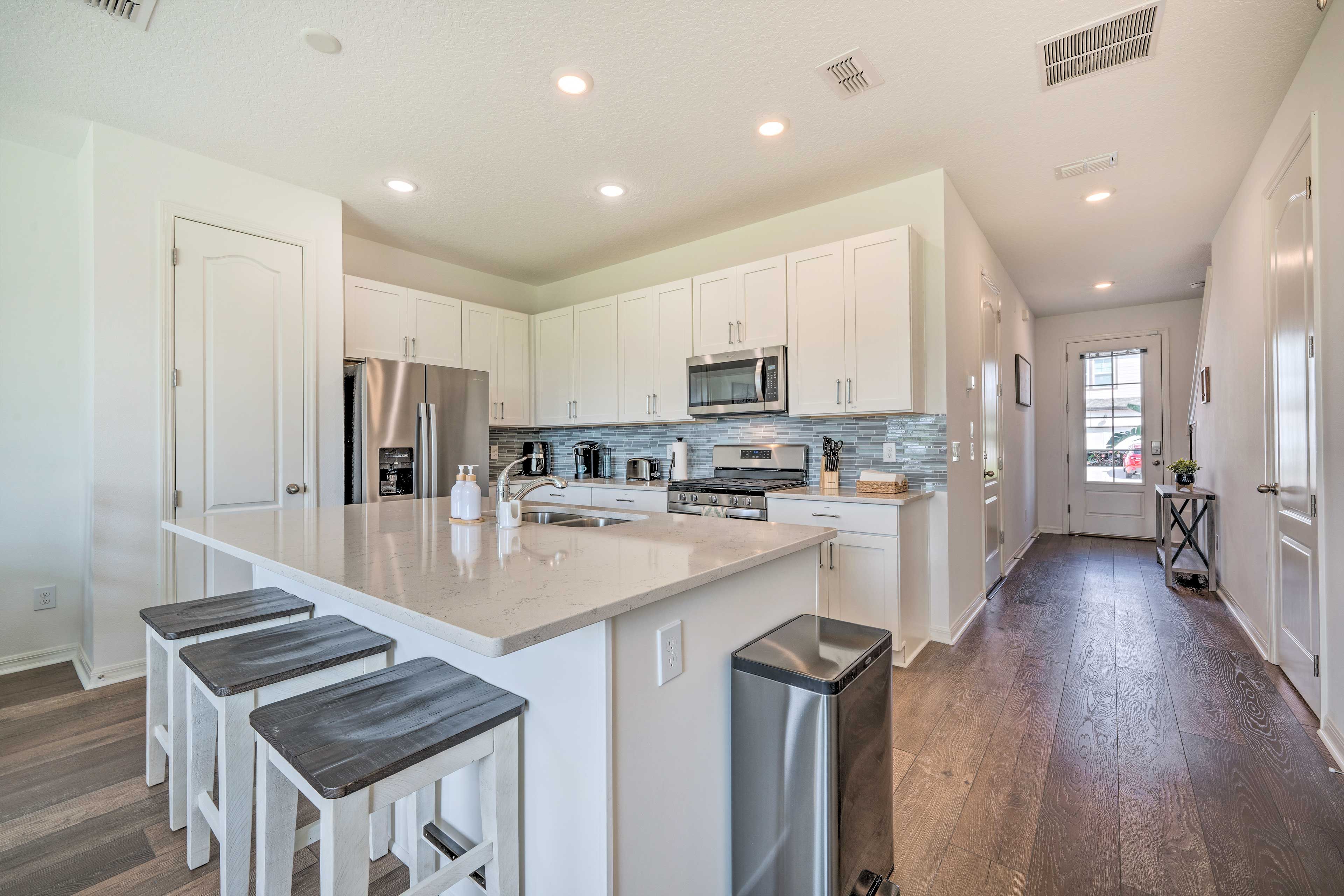 Kitchen | Keurig Coffee Maker | Air Fryer | Blender | Toaster