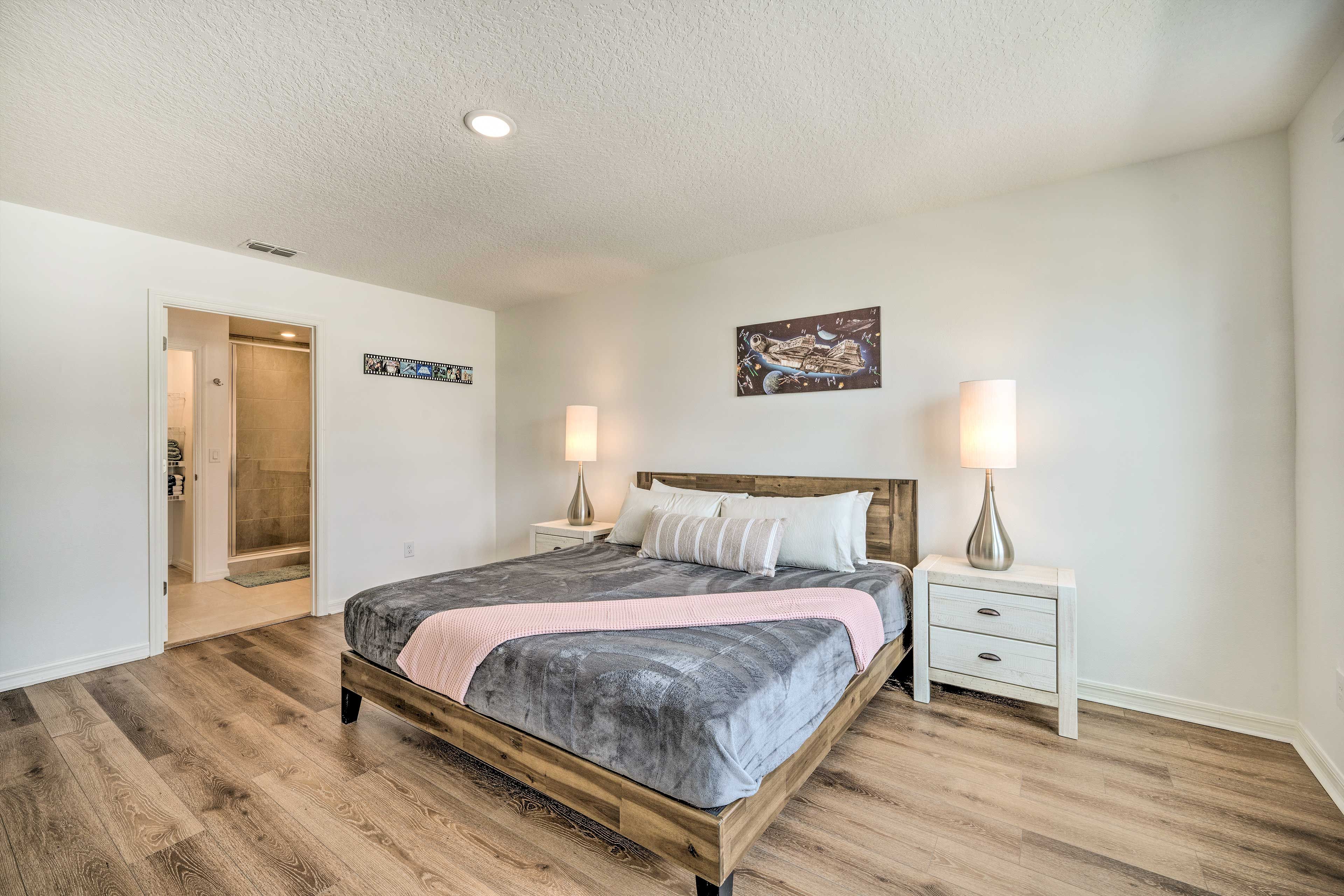 Bedroom 1 | King Bed | 2nd Floor | Linens & Towels | Walk-In Closet | Smart TV