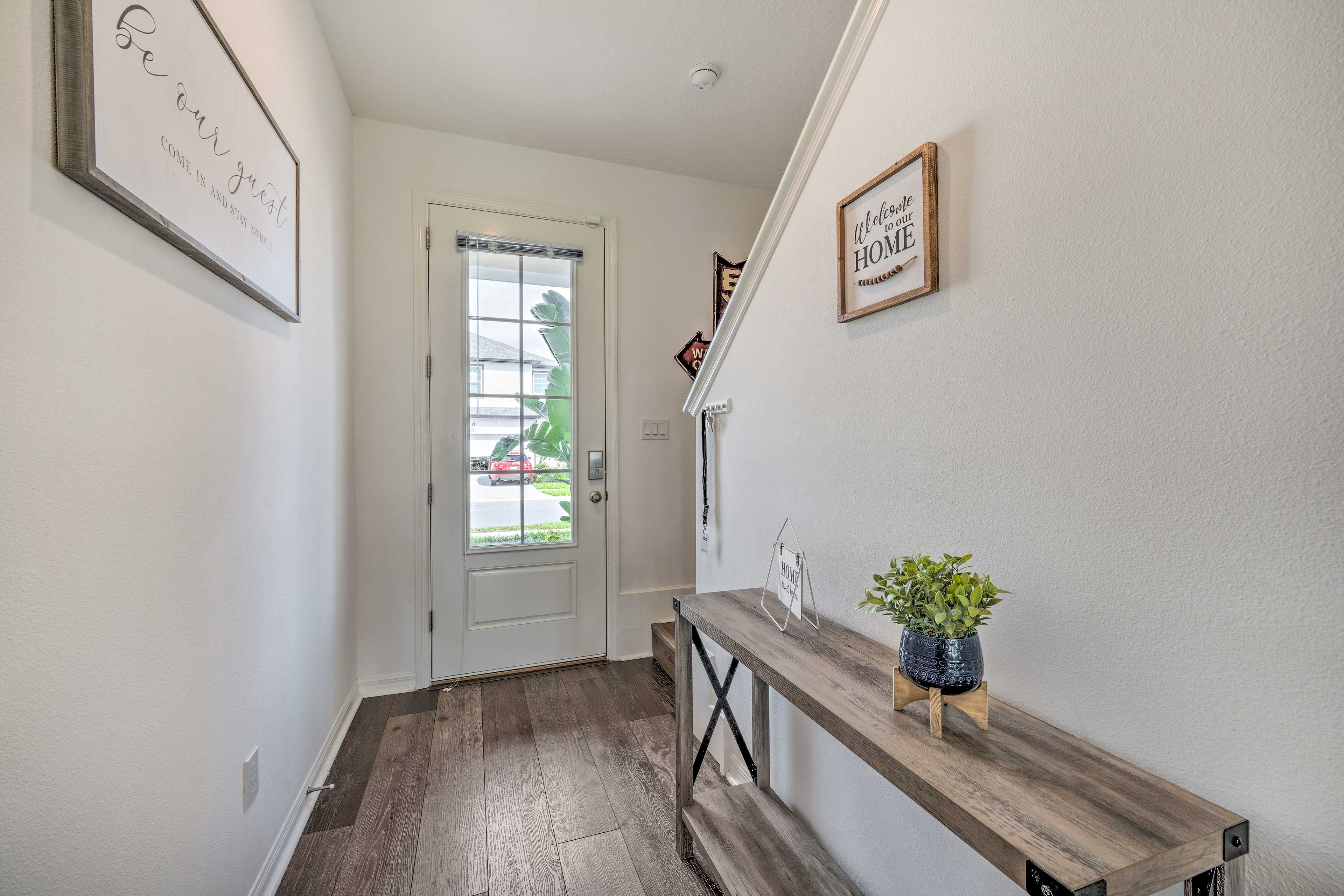 Entryway | Free WiFi | Central A/C | WFH Desk