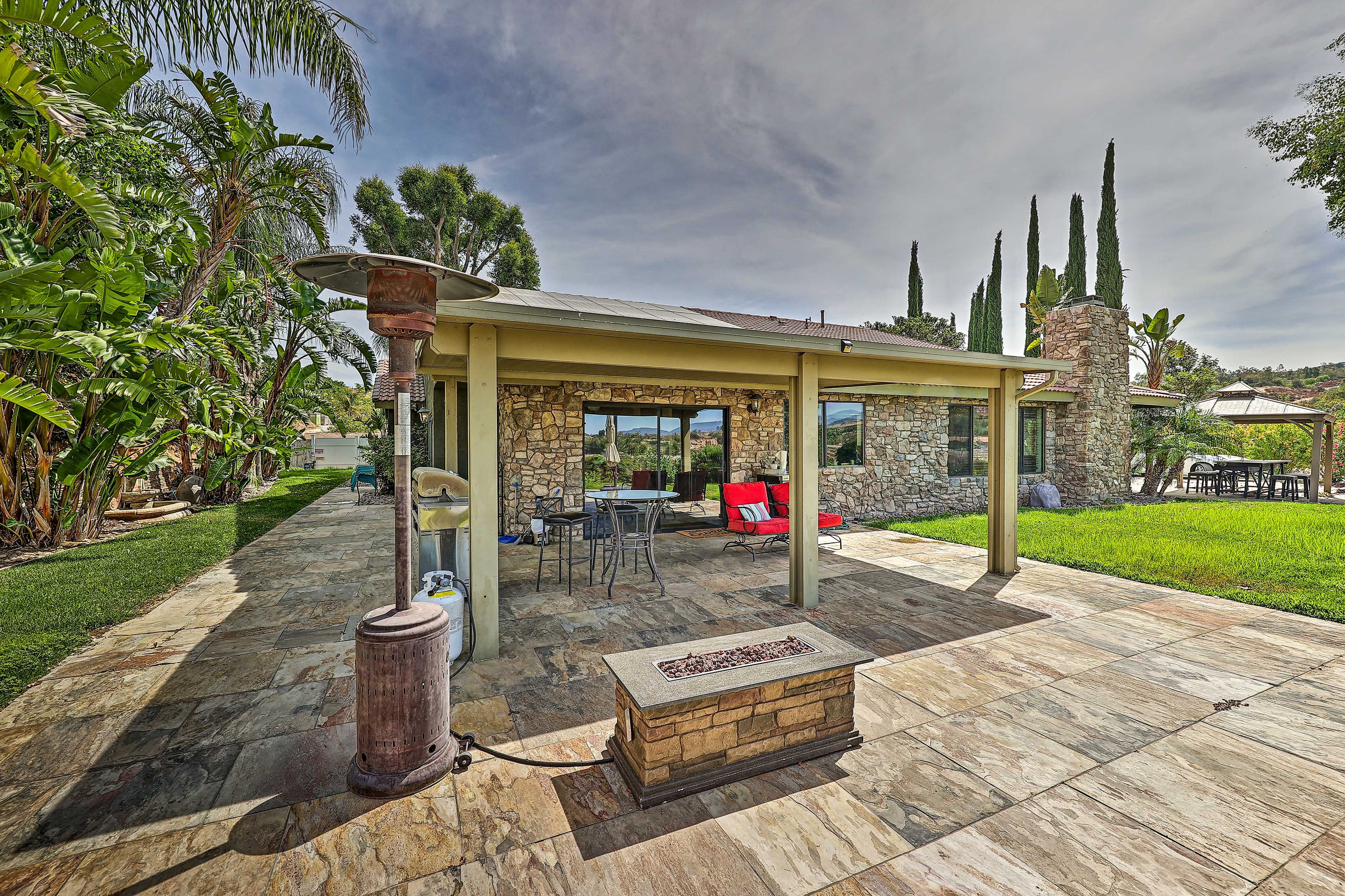 Covered Patio | Gas Fire Pit | Heating Lamp