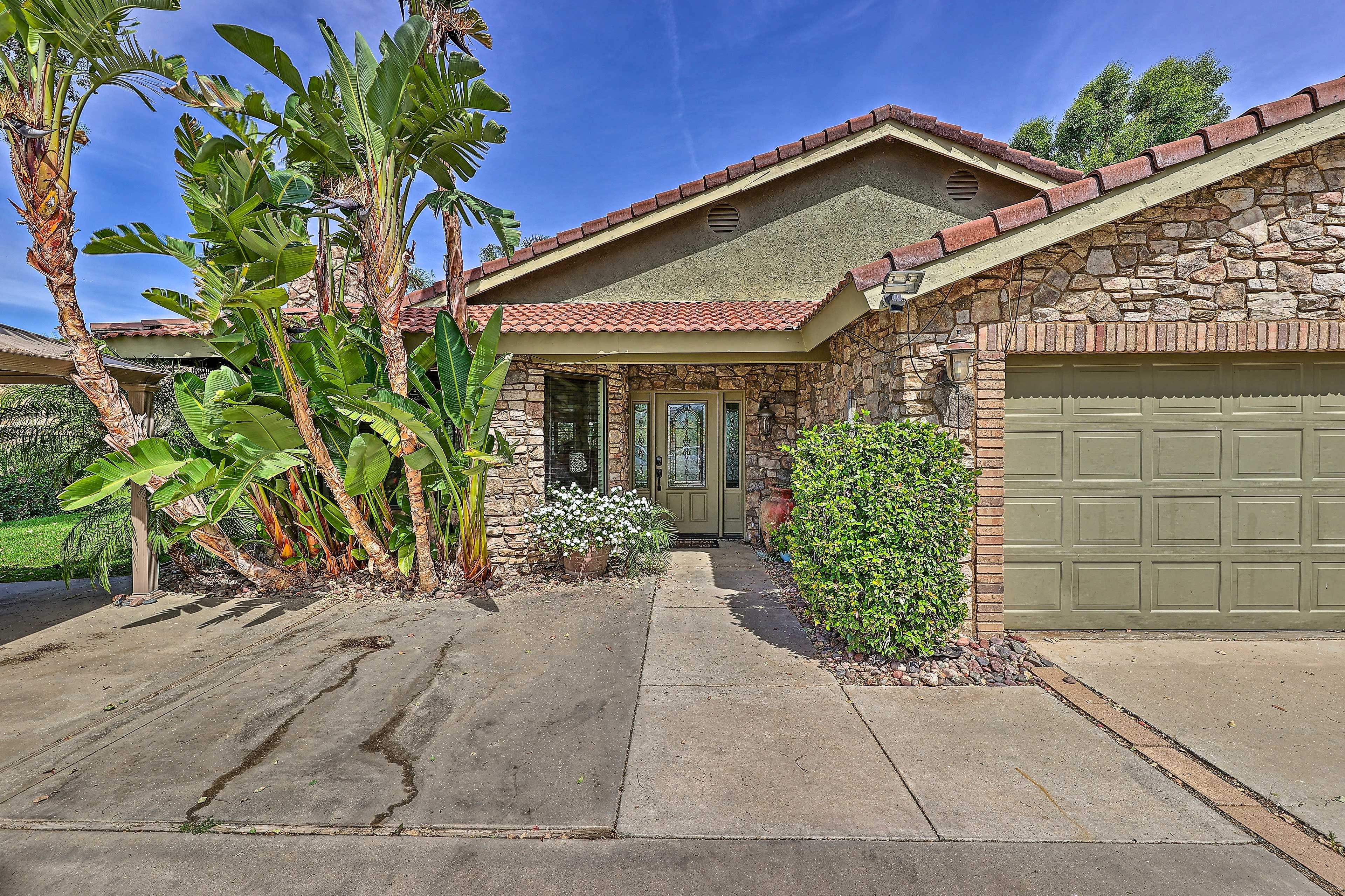 Home Exterior | Driveway Parking (6 Vehicles)