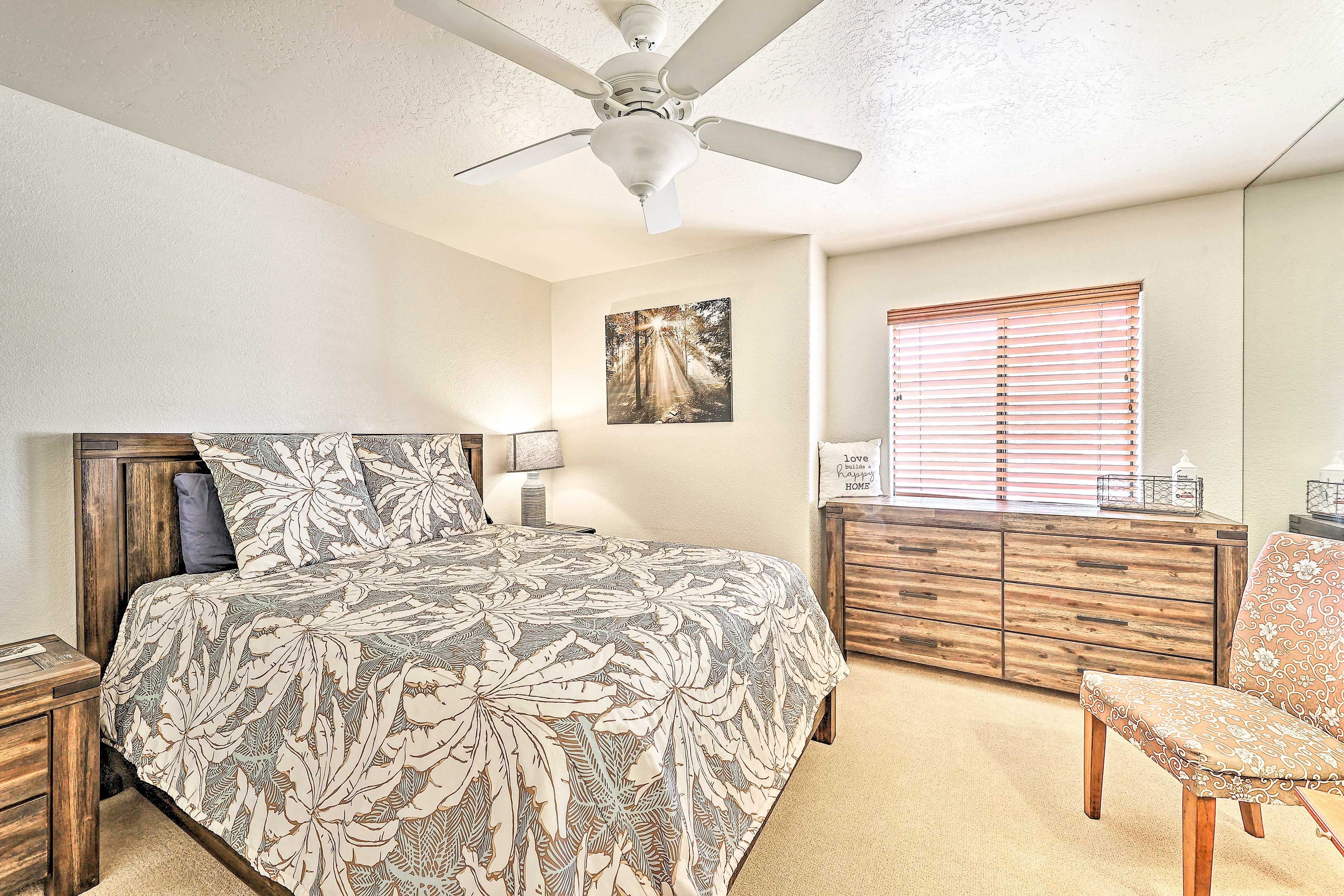 Bedroom 2 | Queen Bed