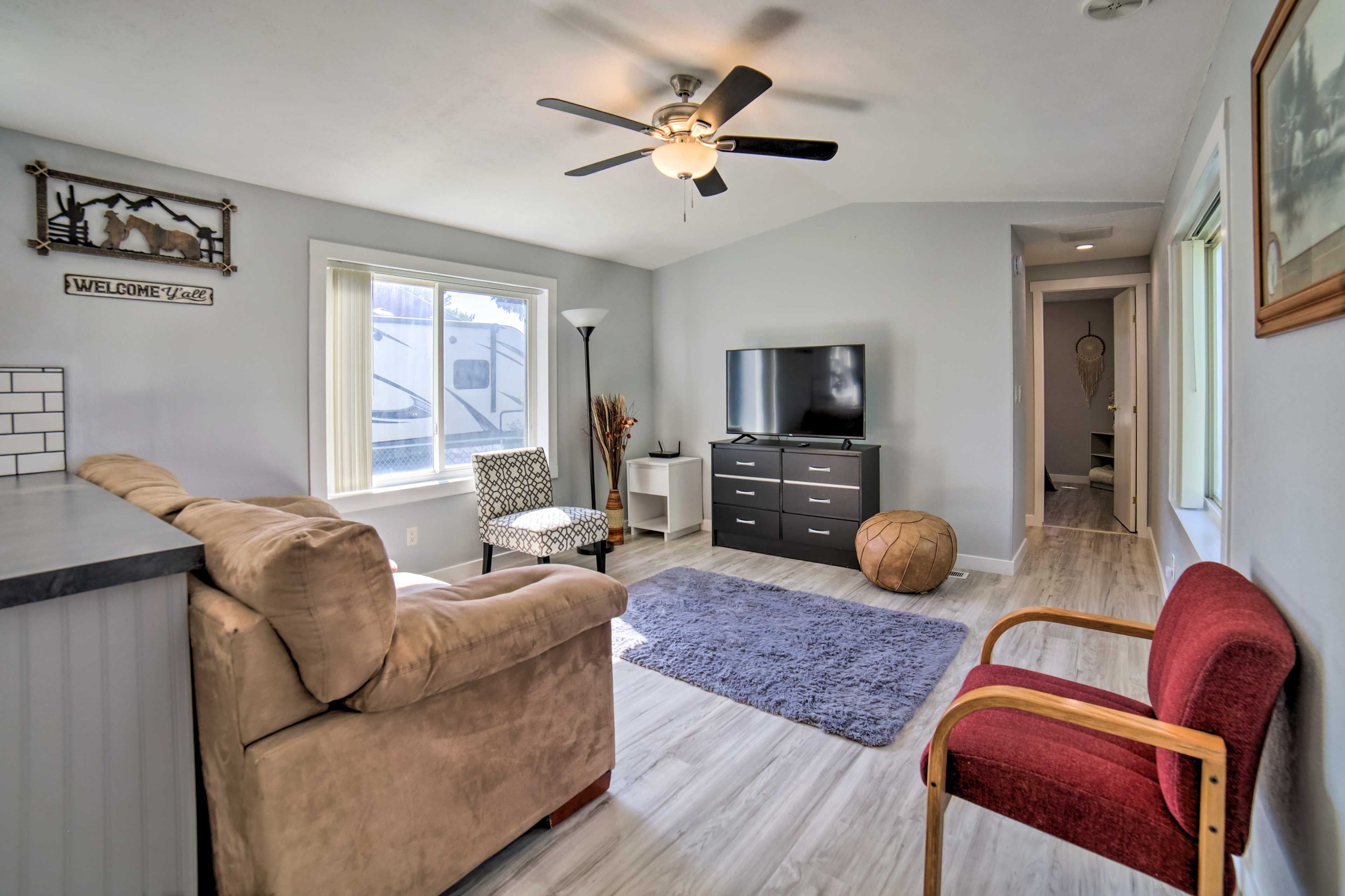 Living Room | Free WiFi | Smart TV