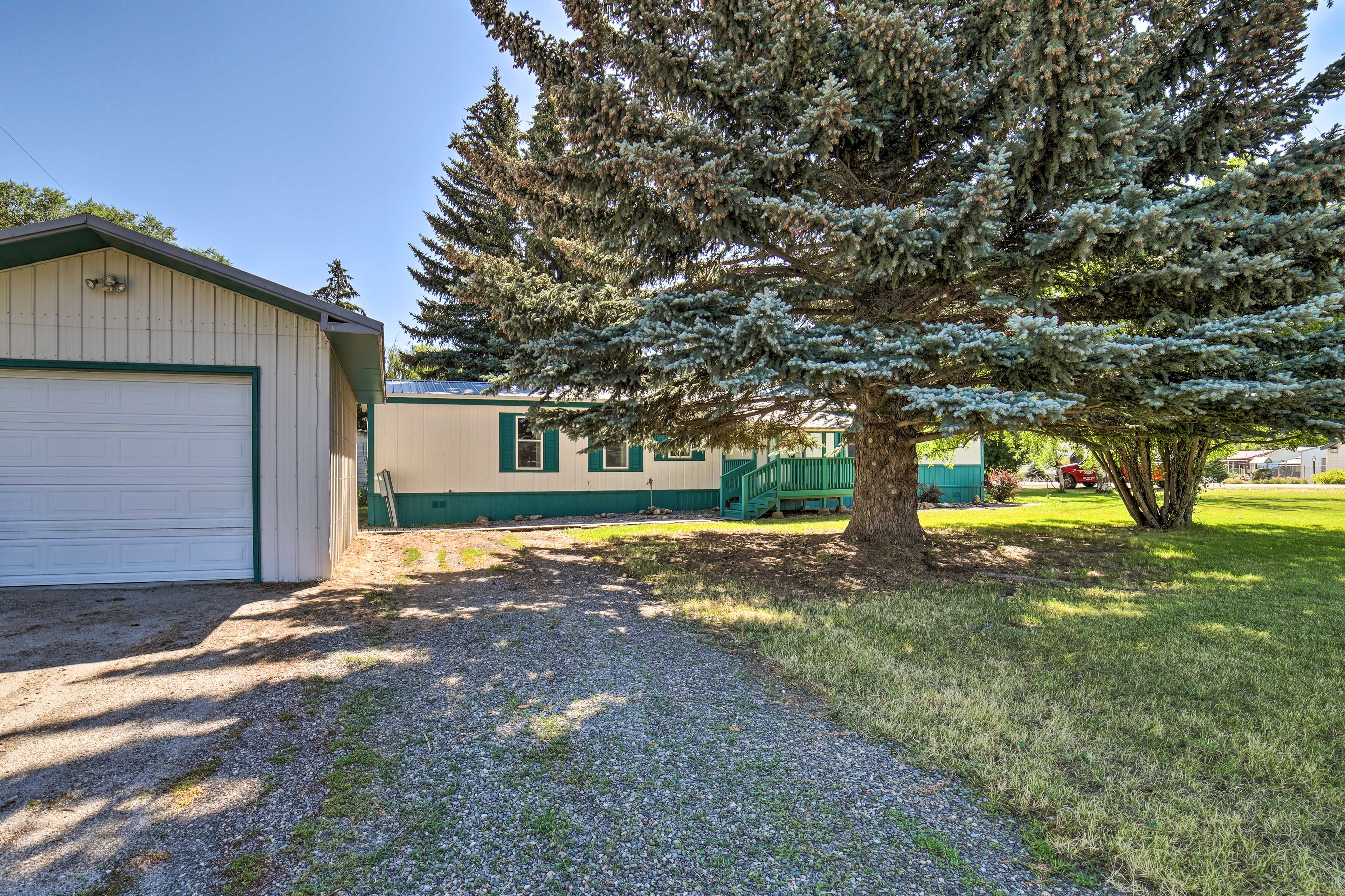 Parking | Driveway (3 Vehicles) | RV/Trailer Parking (No Hookups)