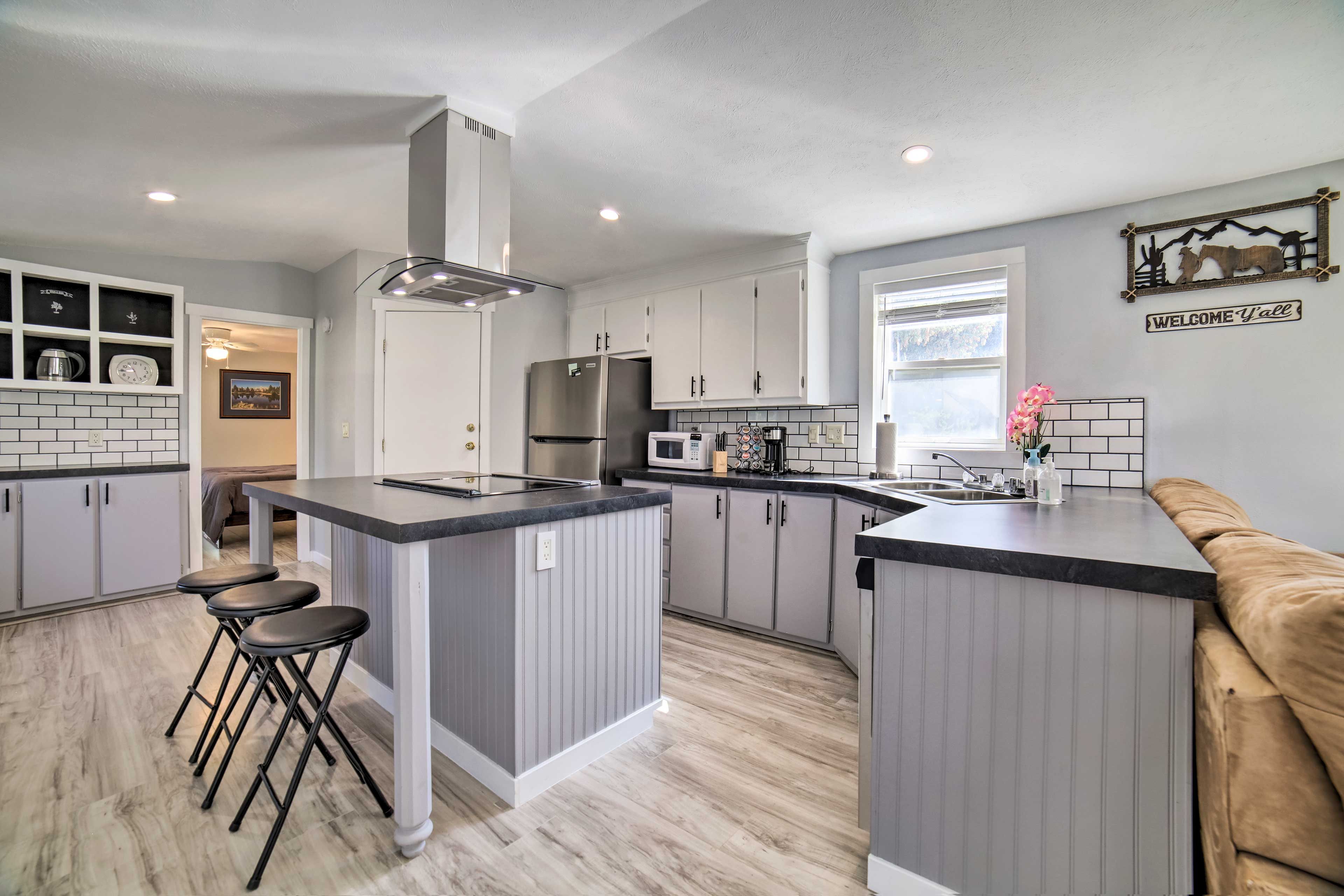 Ashton Vacation Rental | 2BR | 2BA | 1,000 Sq Ft | Steps Required to Enter