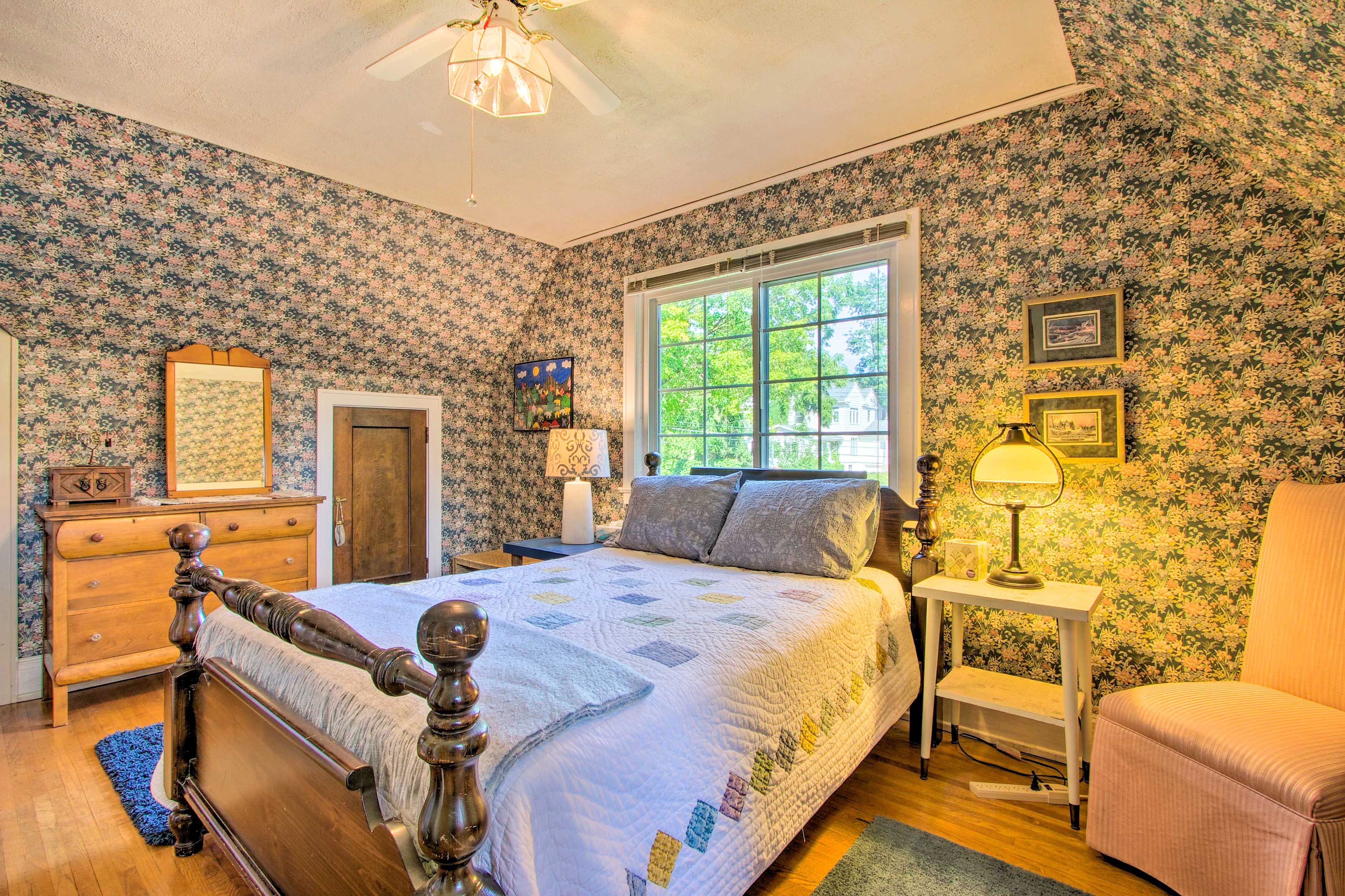Bedroom 3 | Full Bed | 2nd Floor | Cable TV