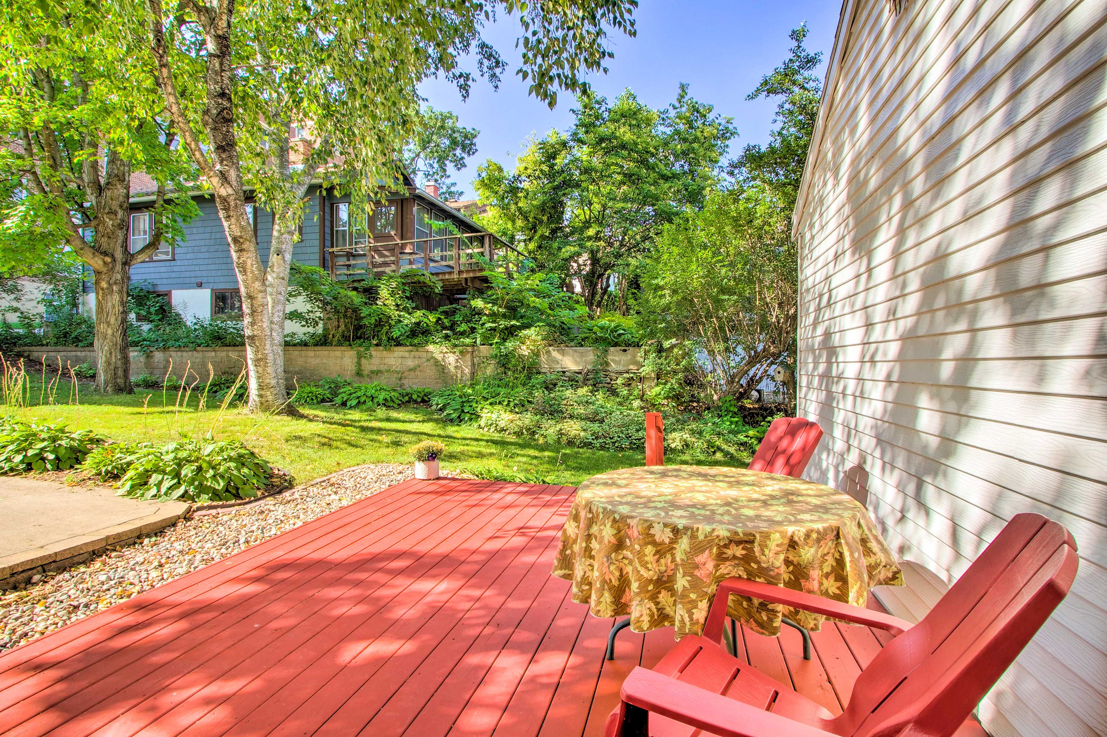 Private Deck | Yard | Garden