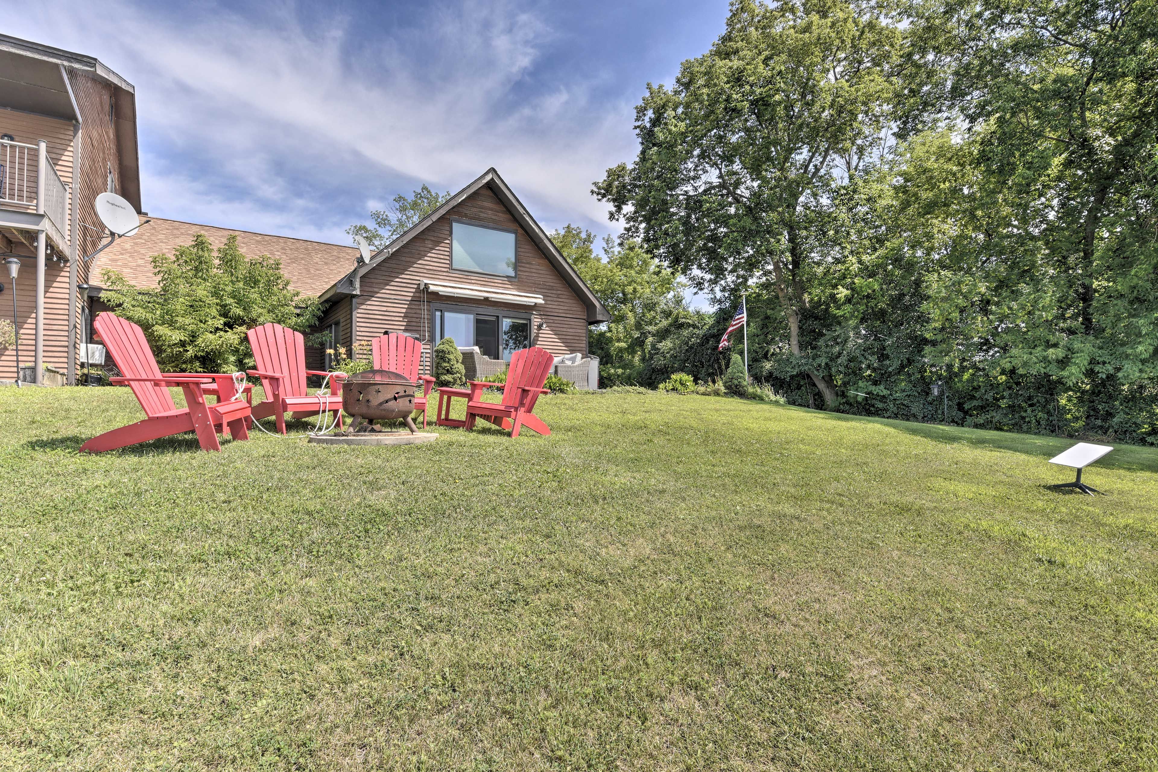 Private Yard | Lake Access