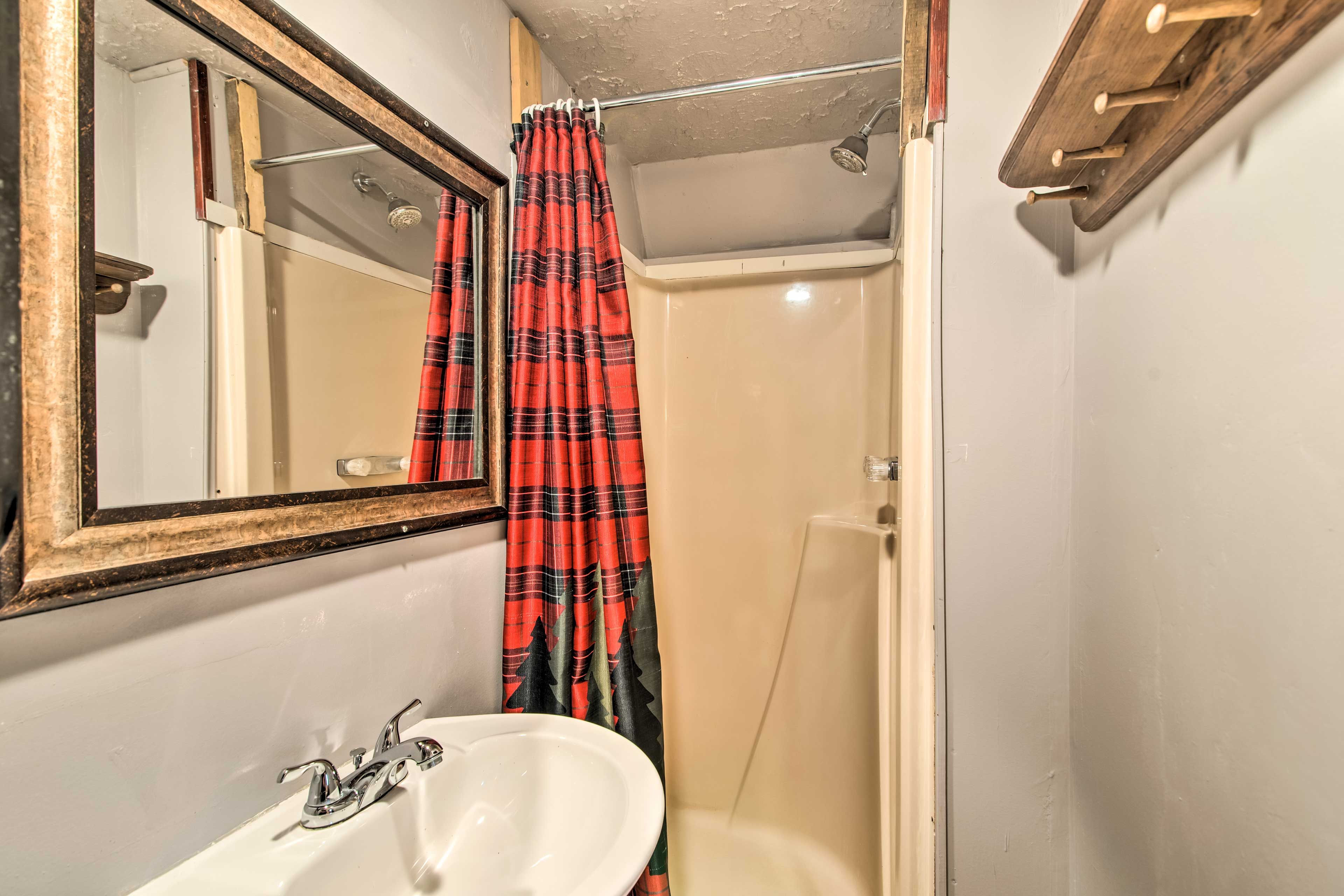 Full Bathroom | Complimentary Toiletries