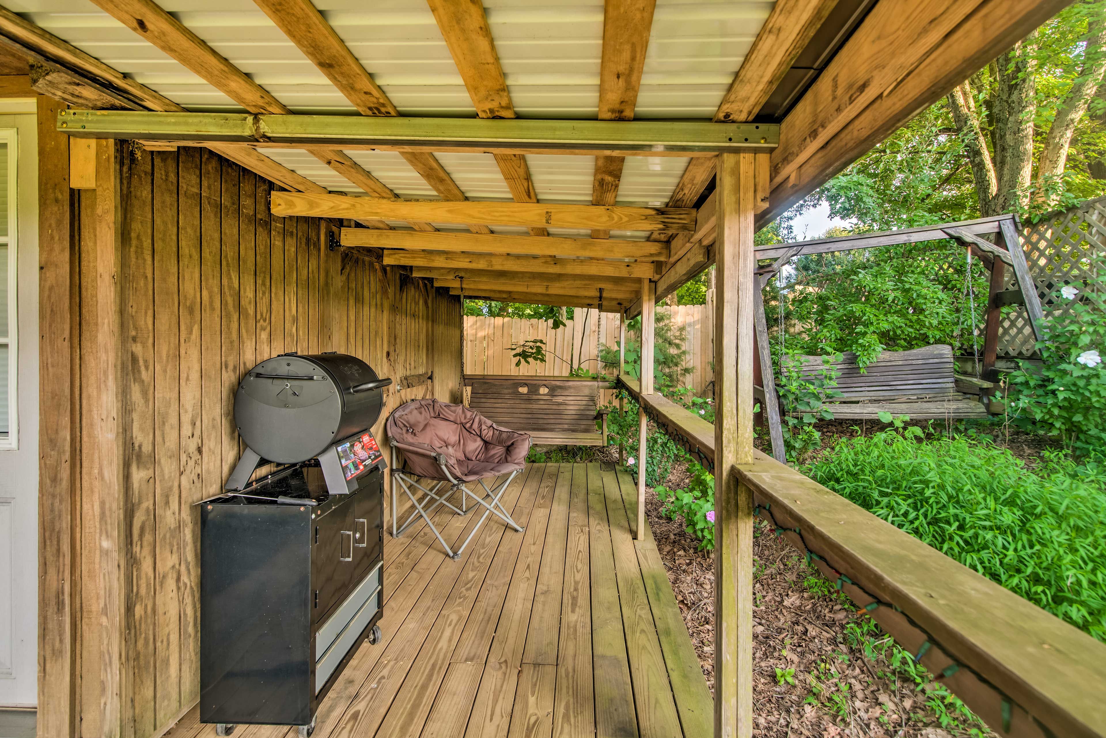Wraparound Porch | Charcoal Grill