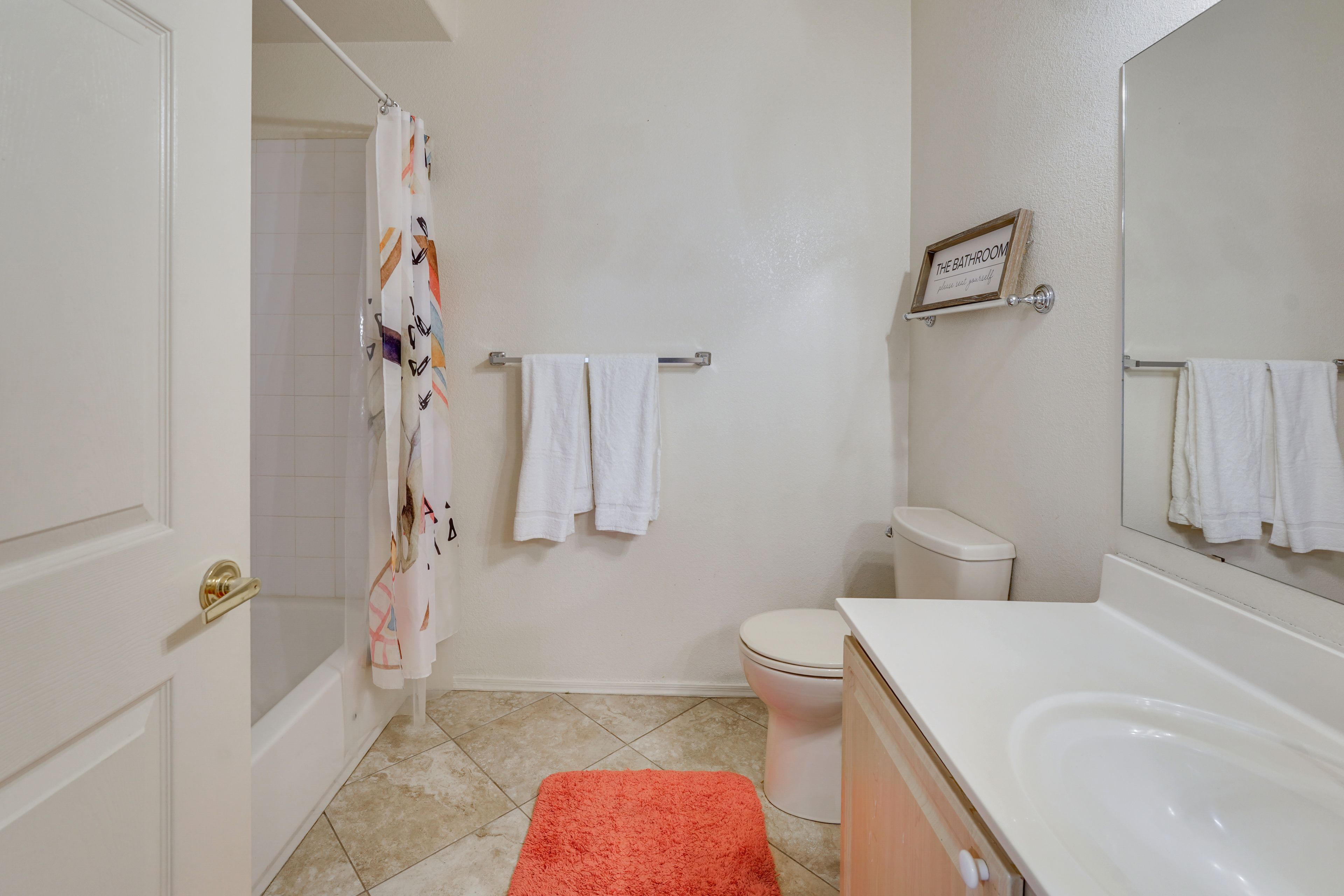 Full Bathroom | Complimentary Toiletries