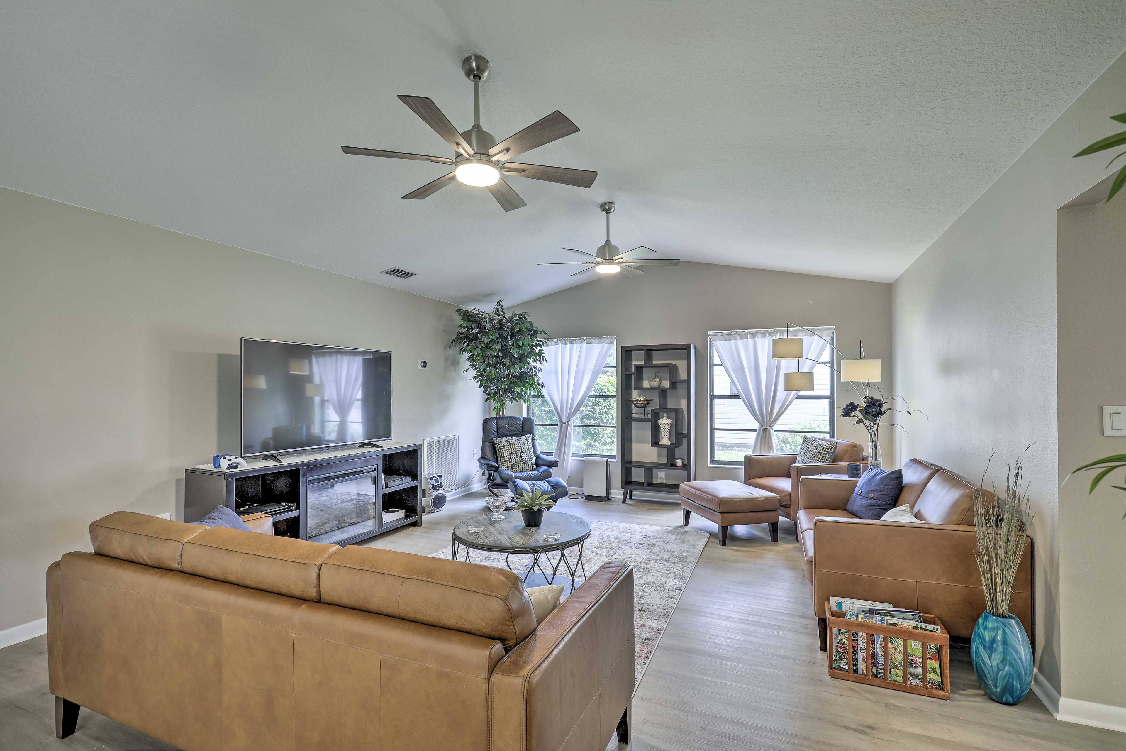 Living Room | Free WiFi | Smart TV | Central A/C
