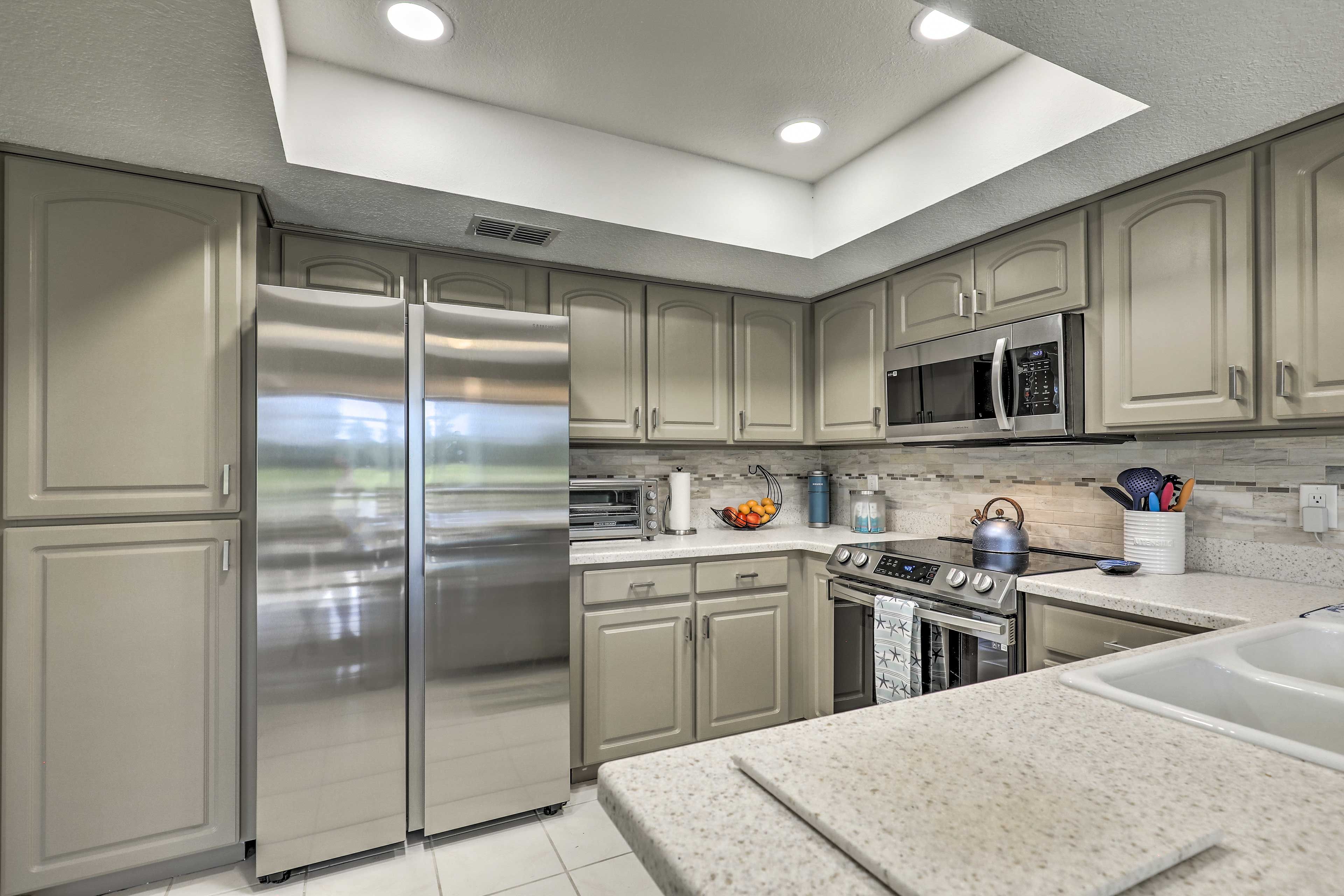 Kitchen | Coffee Maker | Blender | Hot Water Pot | Spices | Wine Glasses