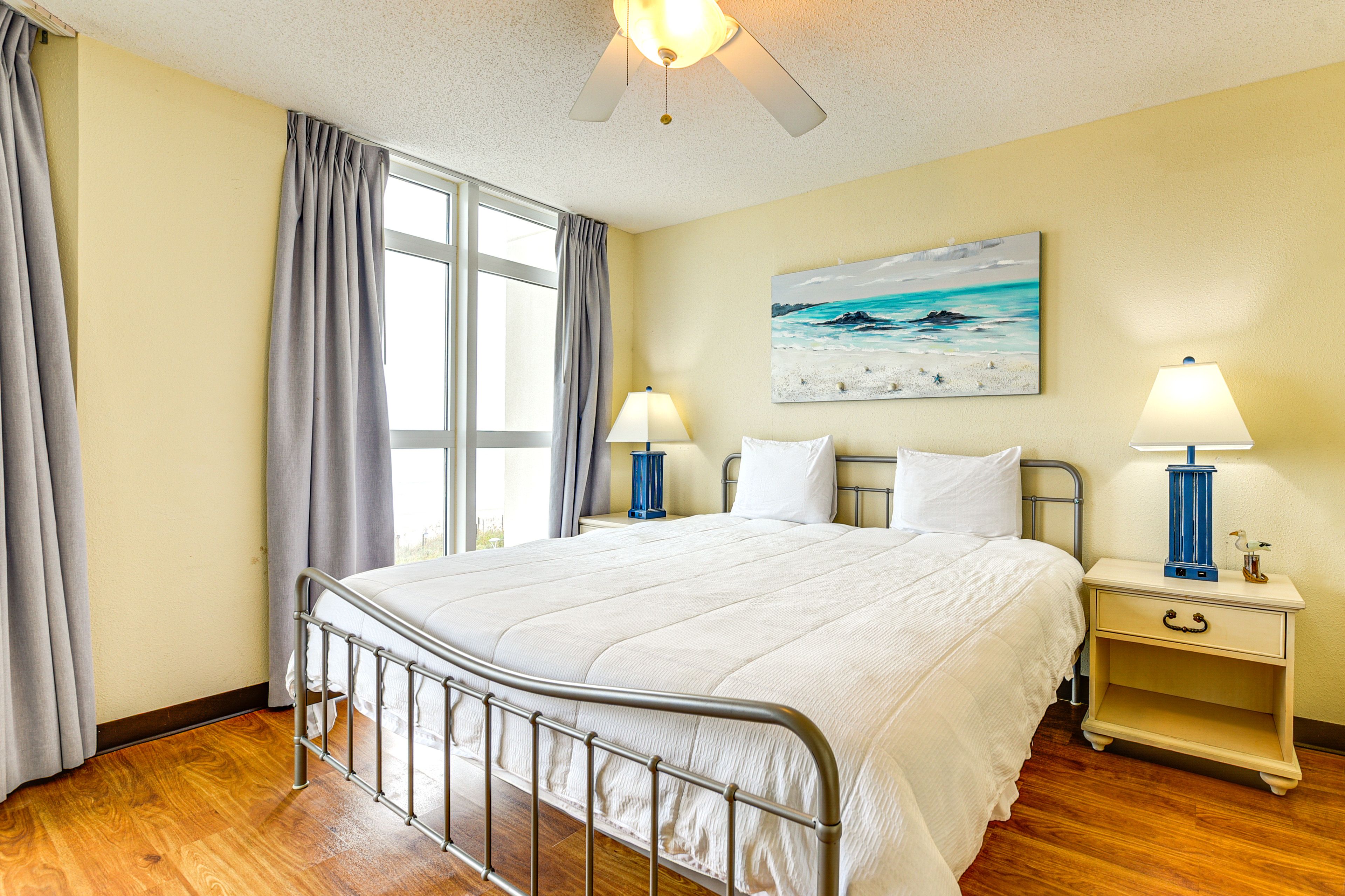 Bedroom 1 | King Bed | Smart TV