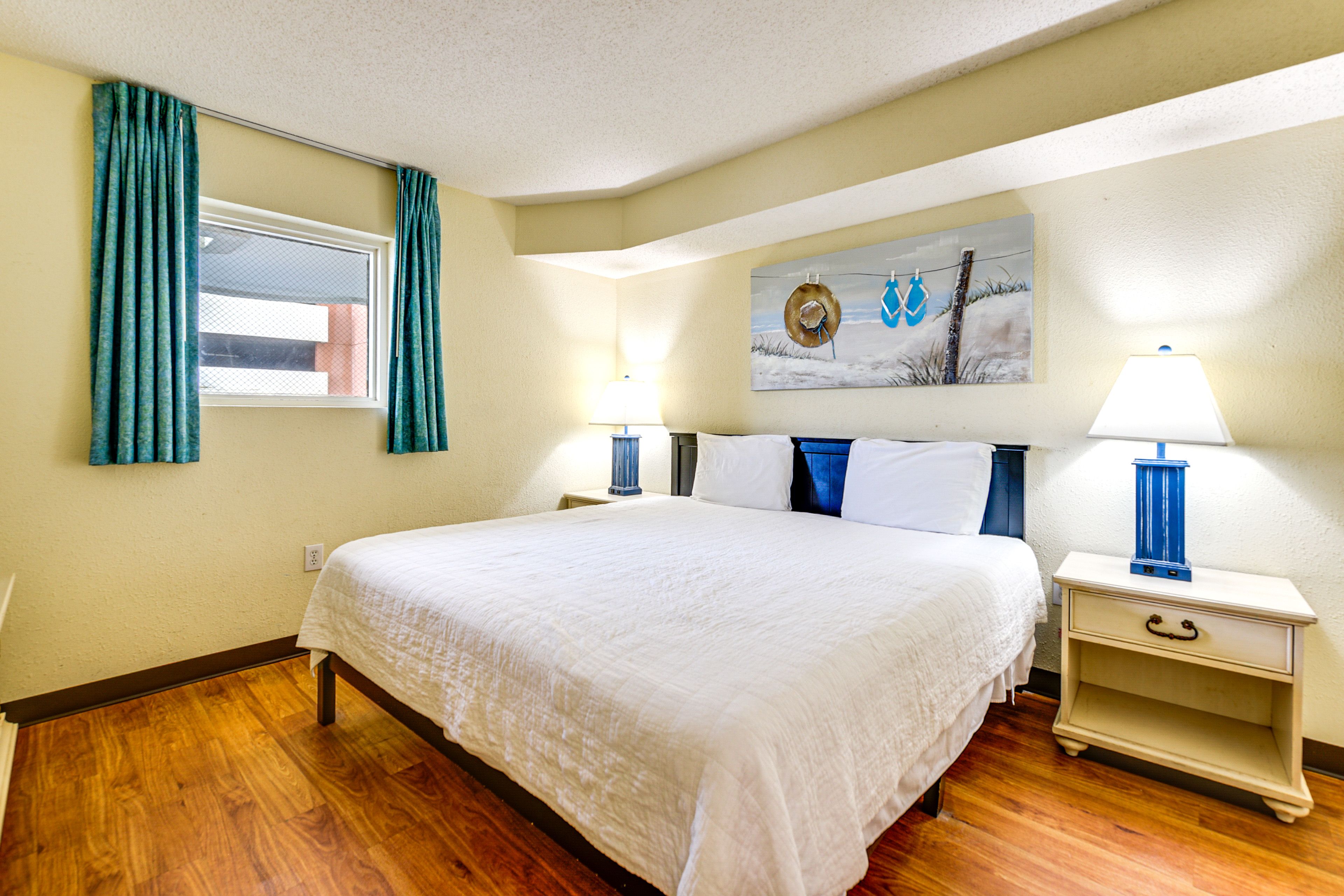 Bedroom 2 | King Bed | Smart TV