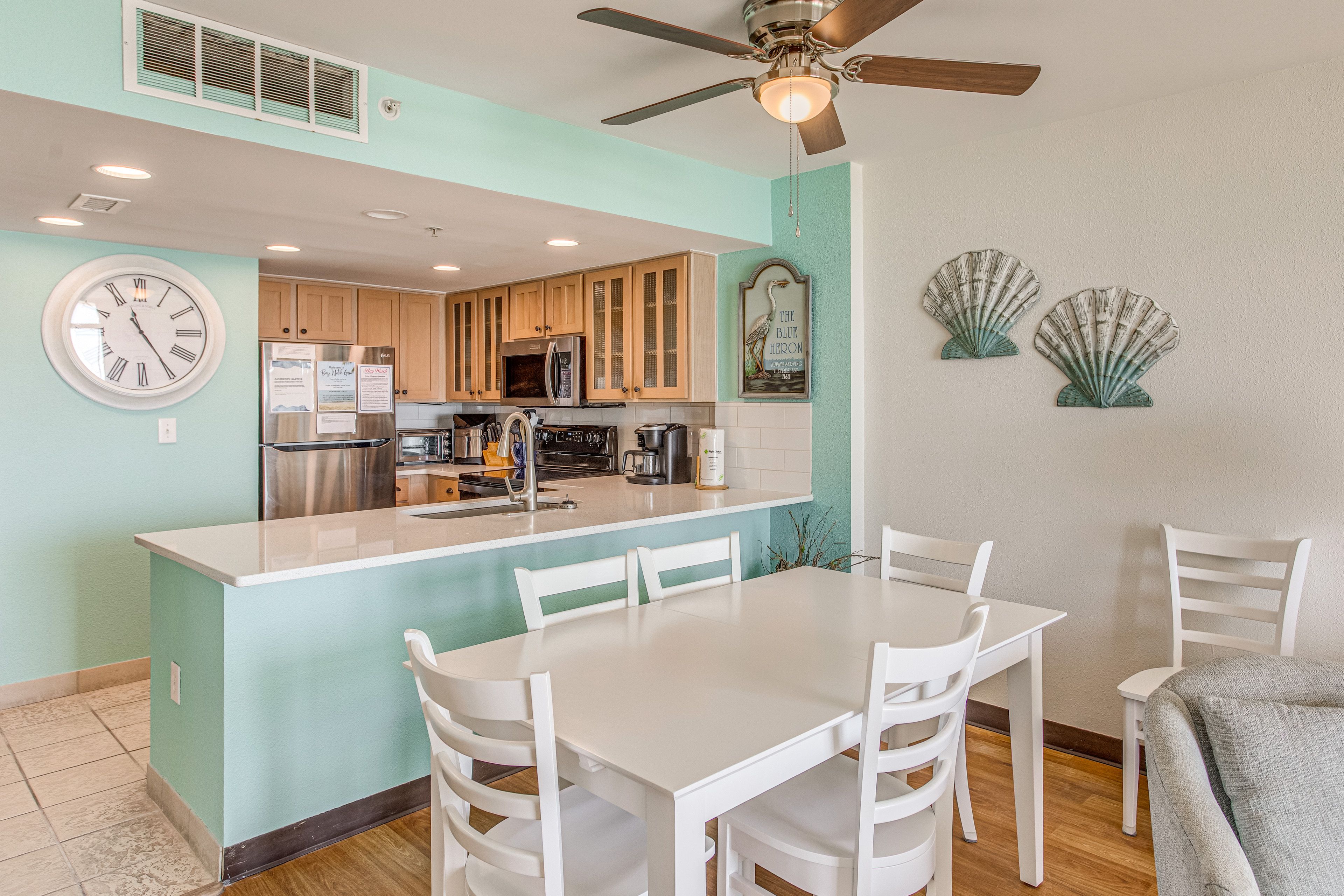 Dining Area & Kitchen