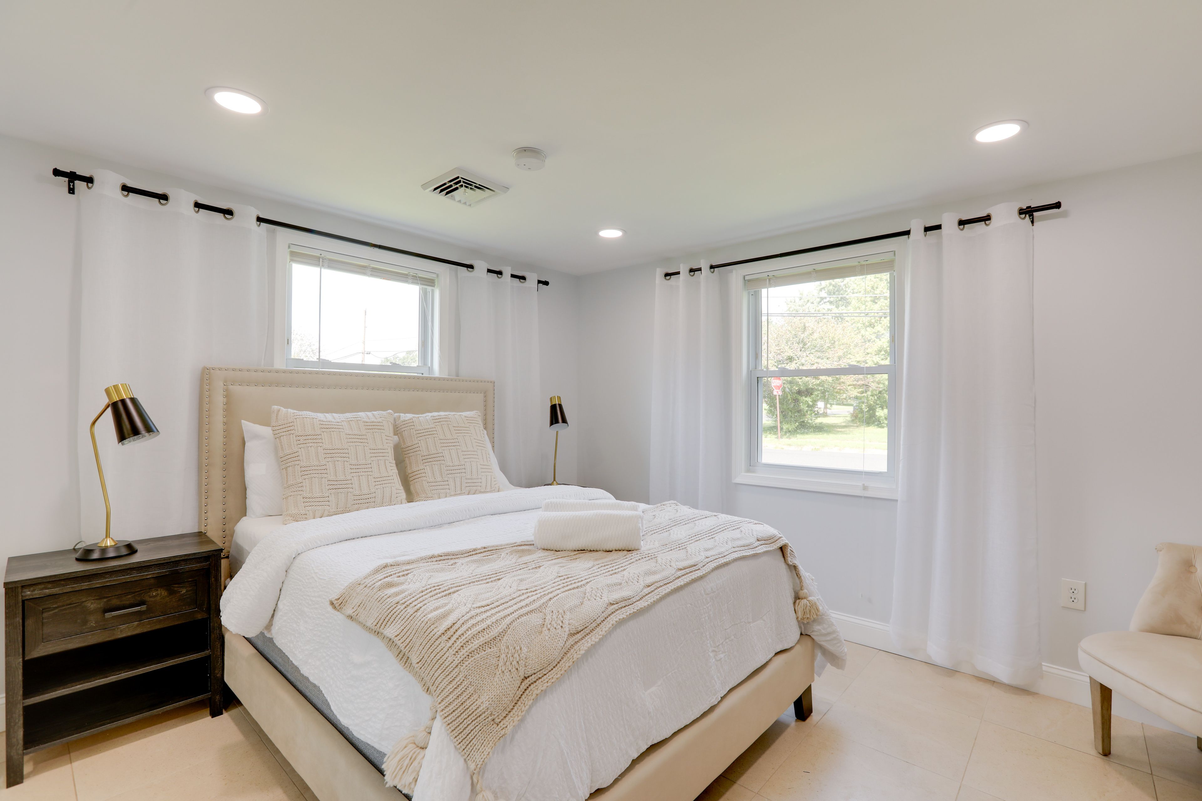 Bedroom 1 | Queen Bed | Linens & Towels