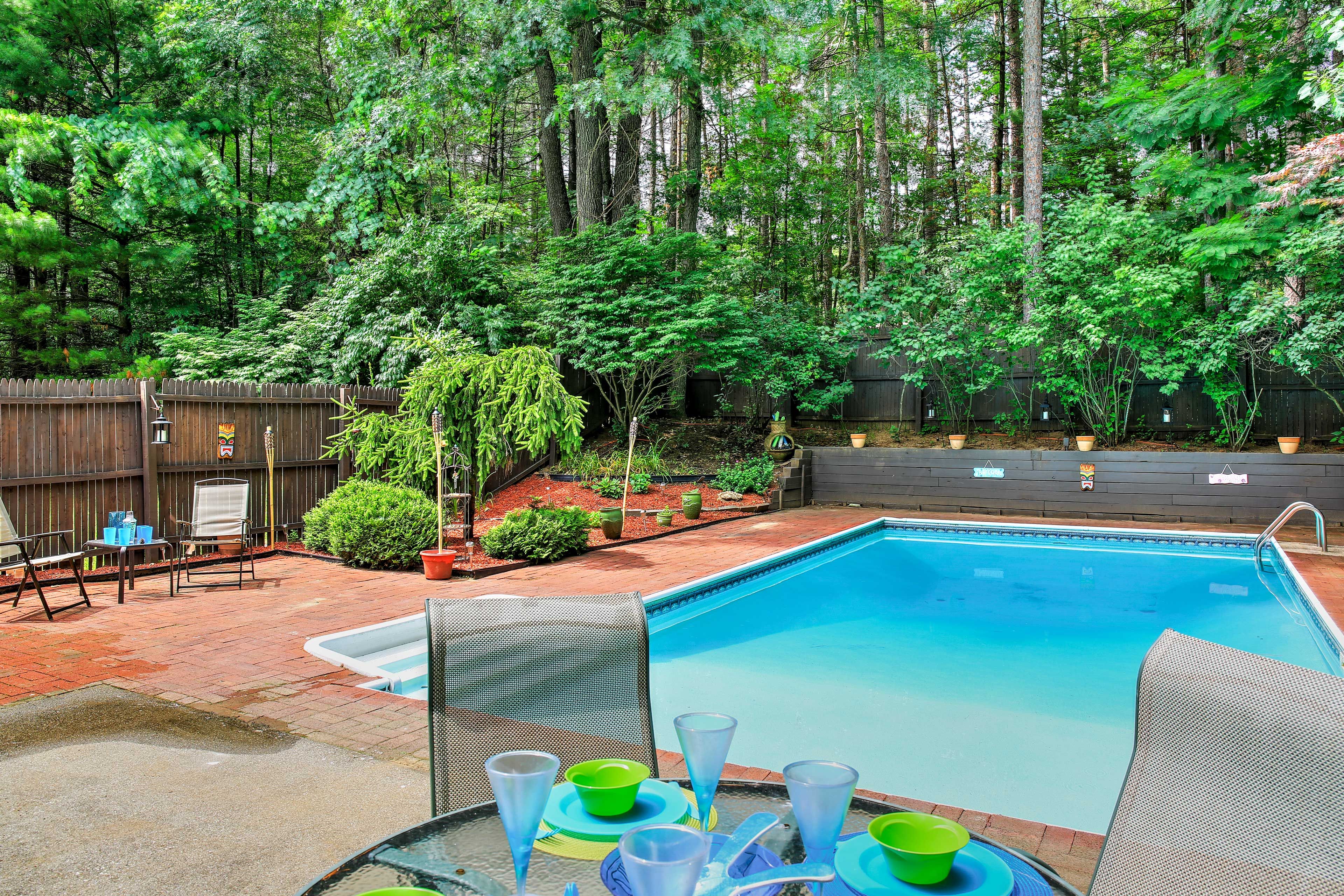 Private Pool | Poolside Dining