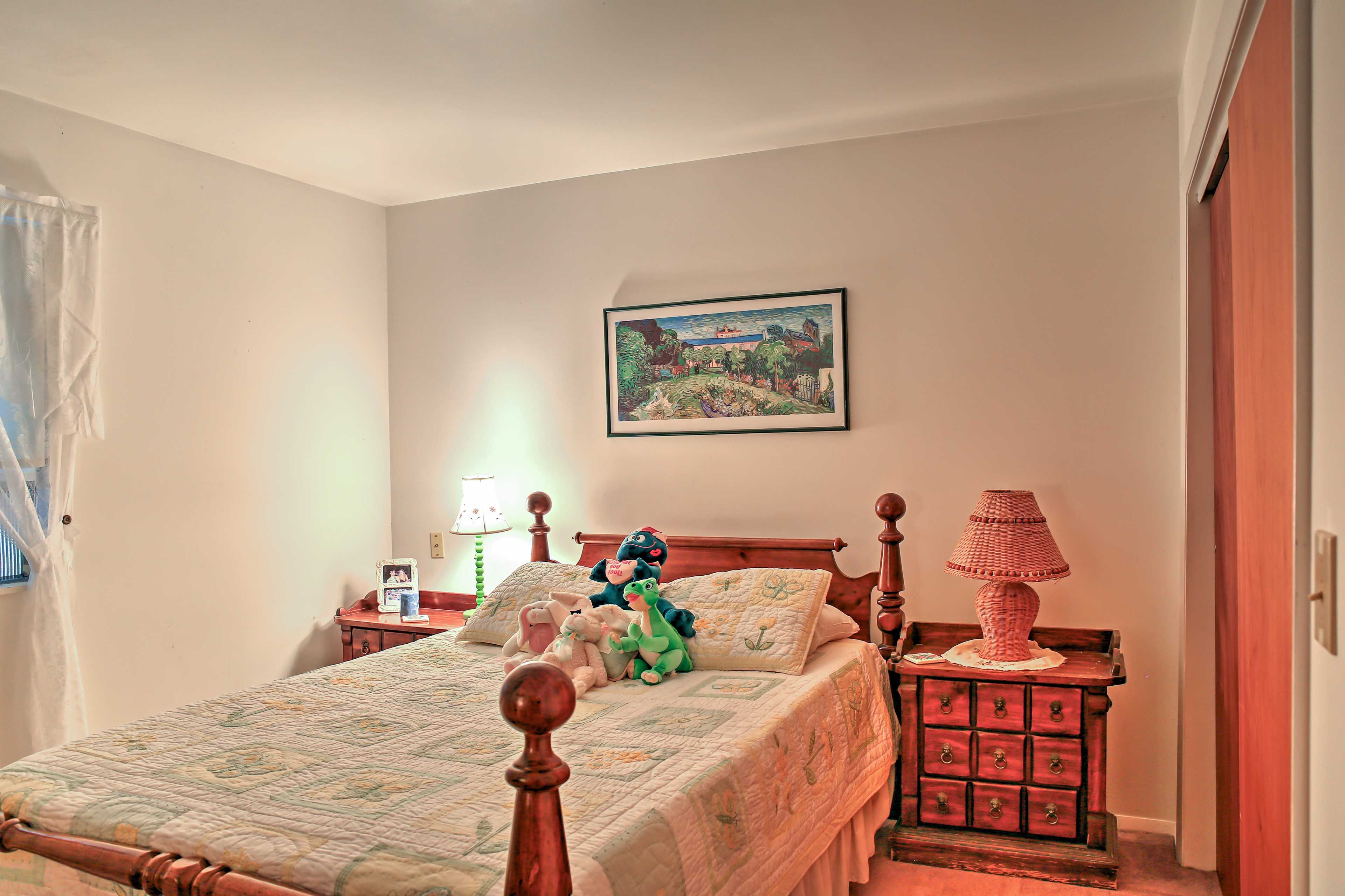 Bedroom 2 | Queen Bed