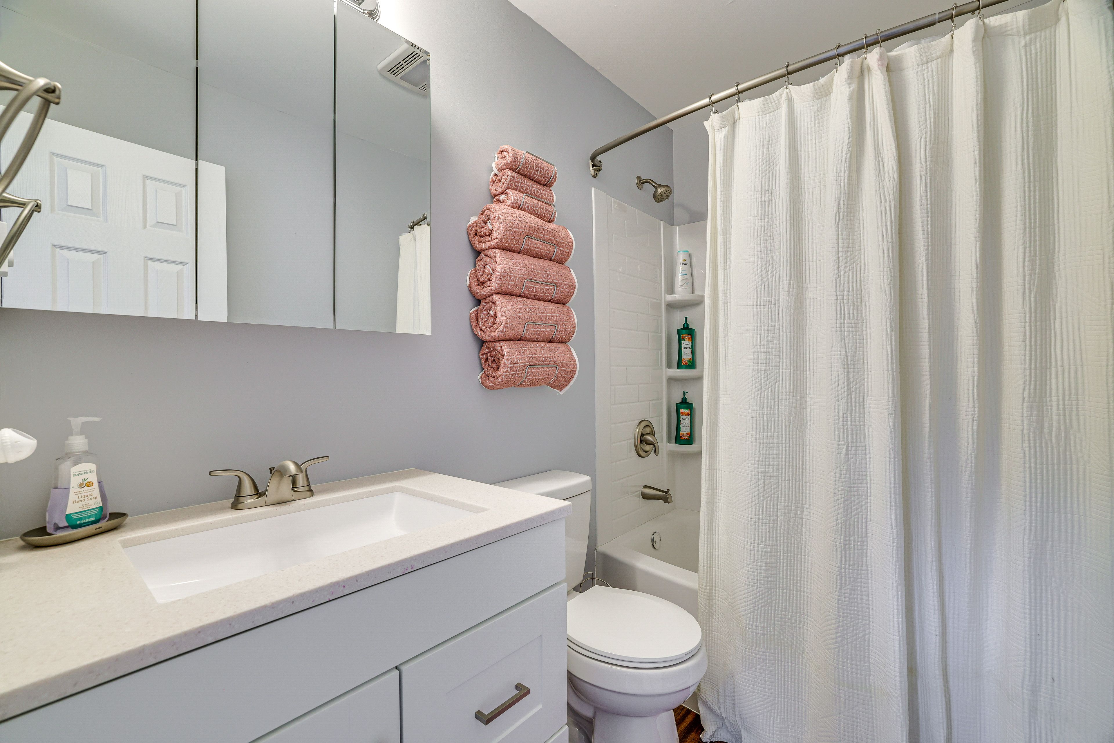 Full Bathroom | Complimentary Toiletries