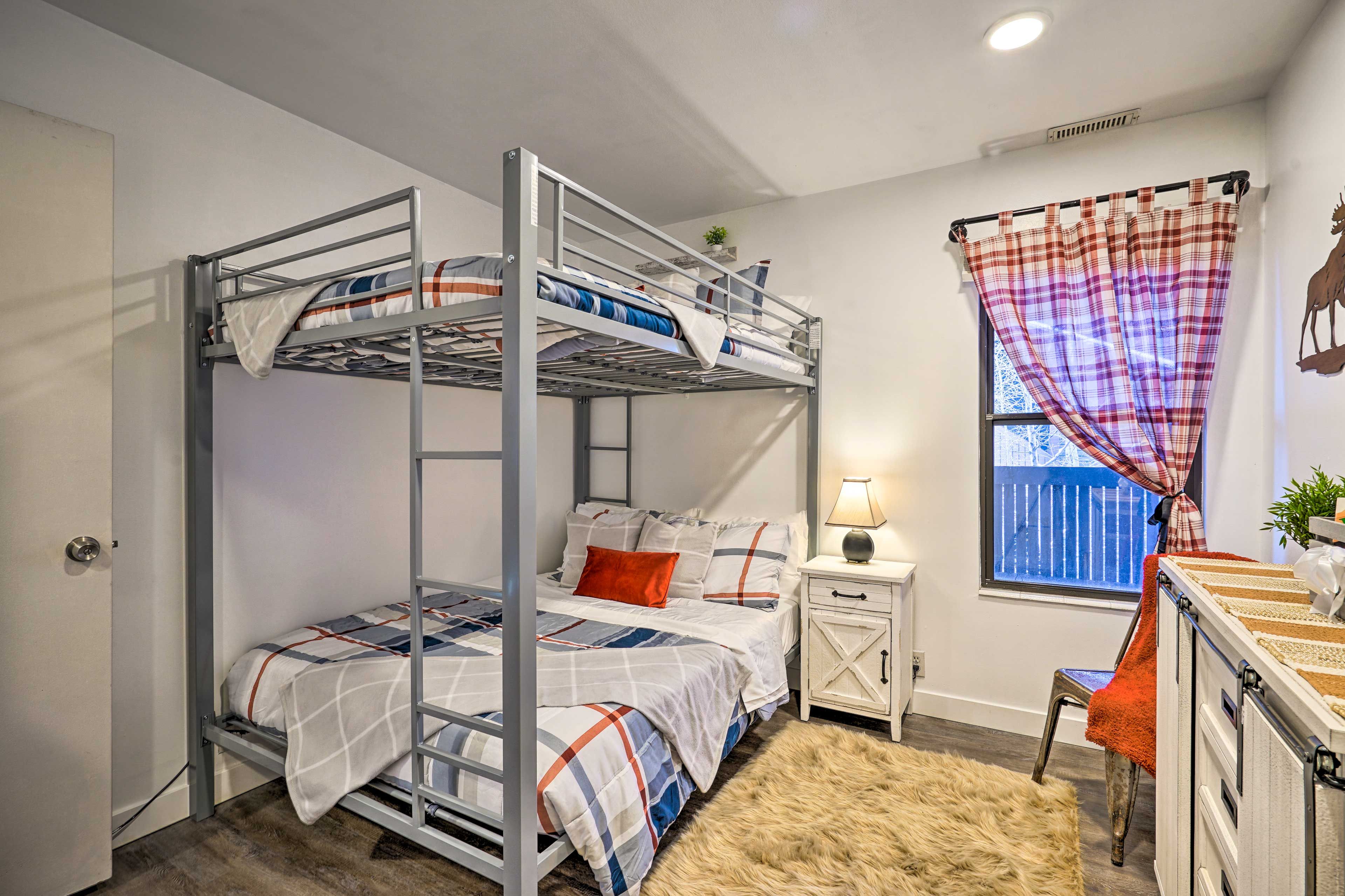 Bedroom 2 | Full Bunk Bed | Smart TV