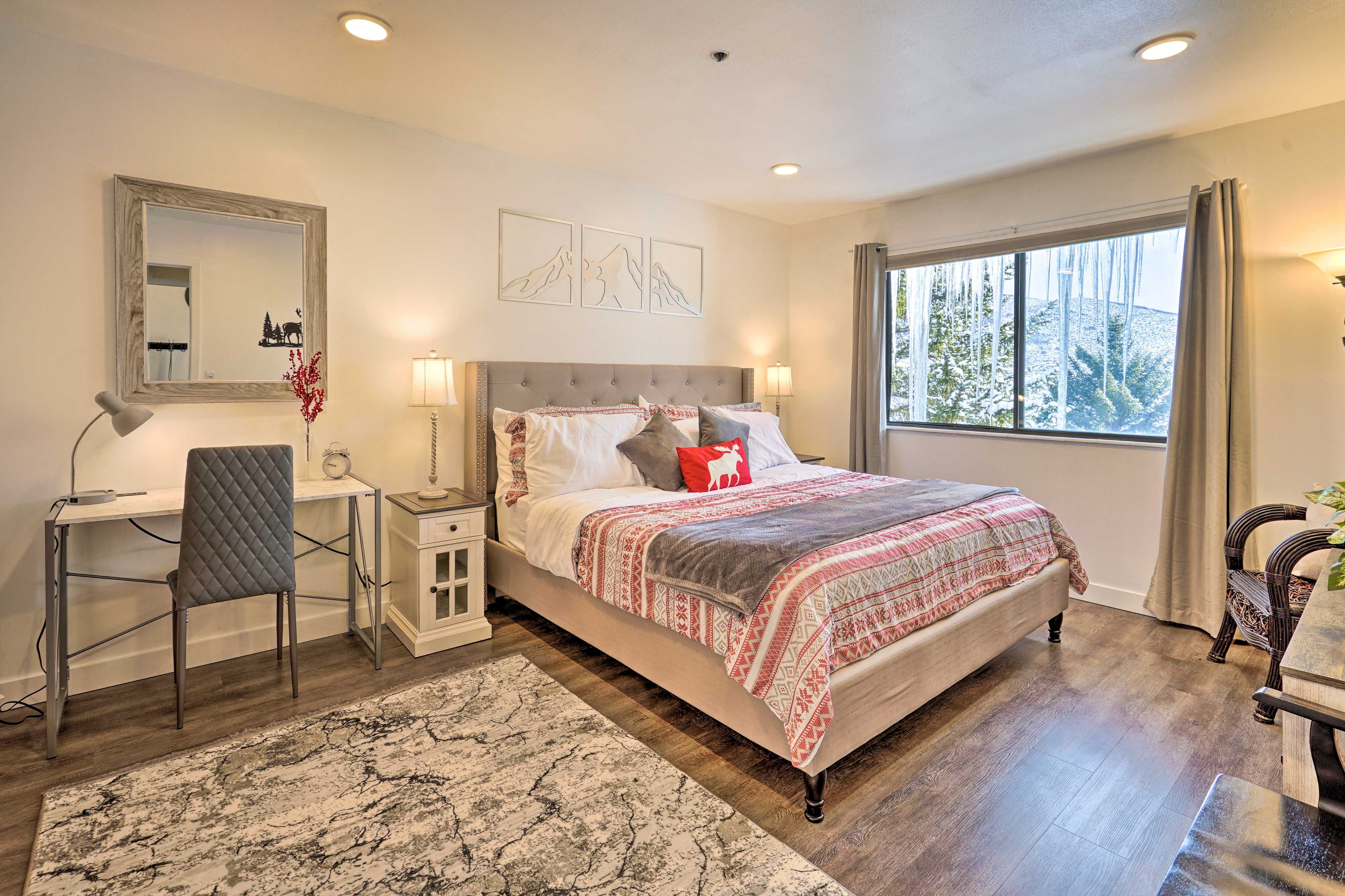 Bedroom 1 | King Bed | Linens & Towels | WFH Desk | Smart TV | En-Suite Bathroom