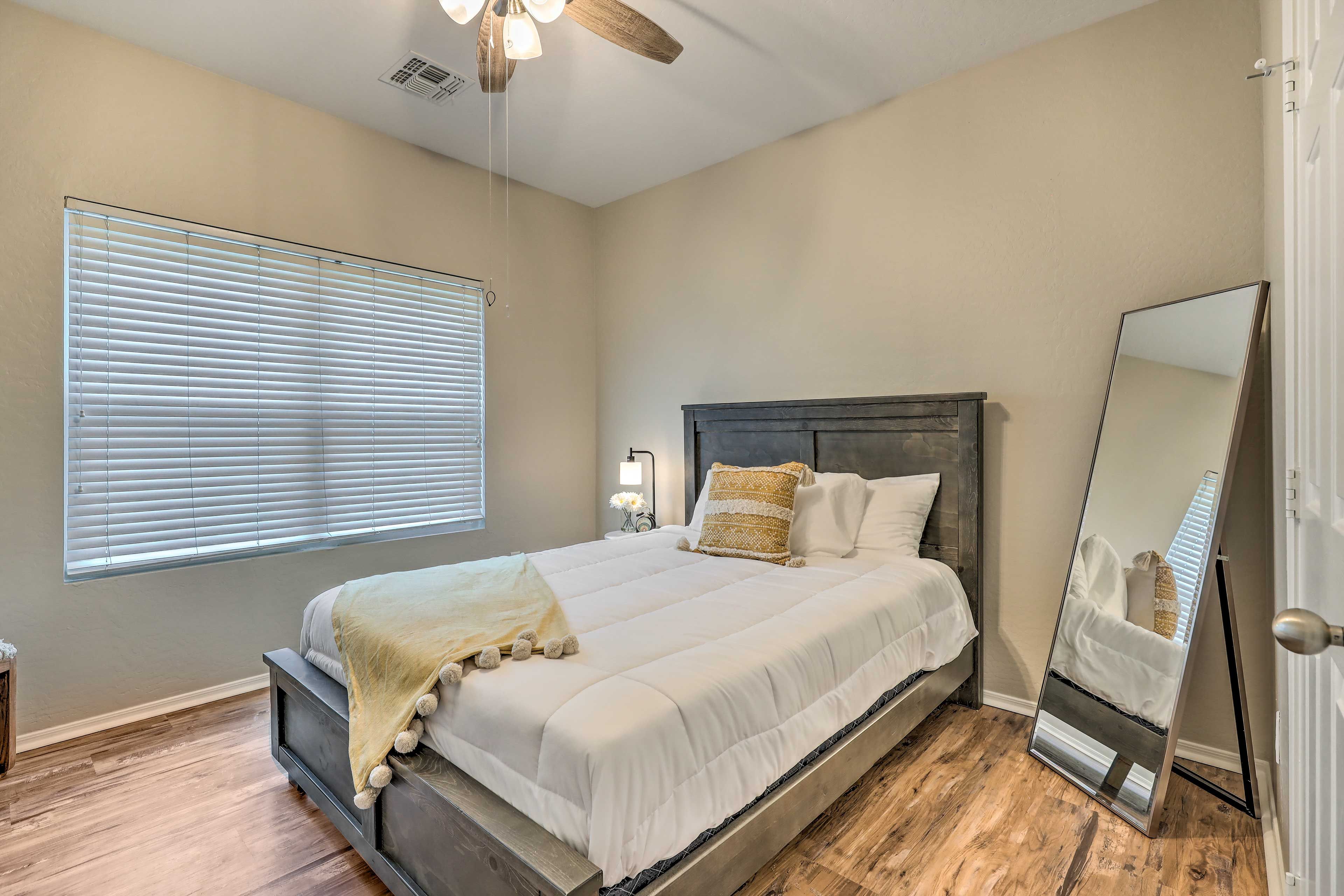 Bedroom 3 | Queen Bed