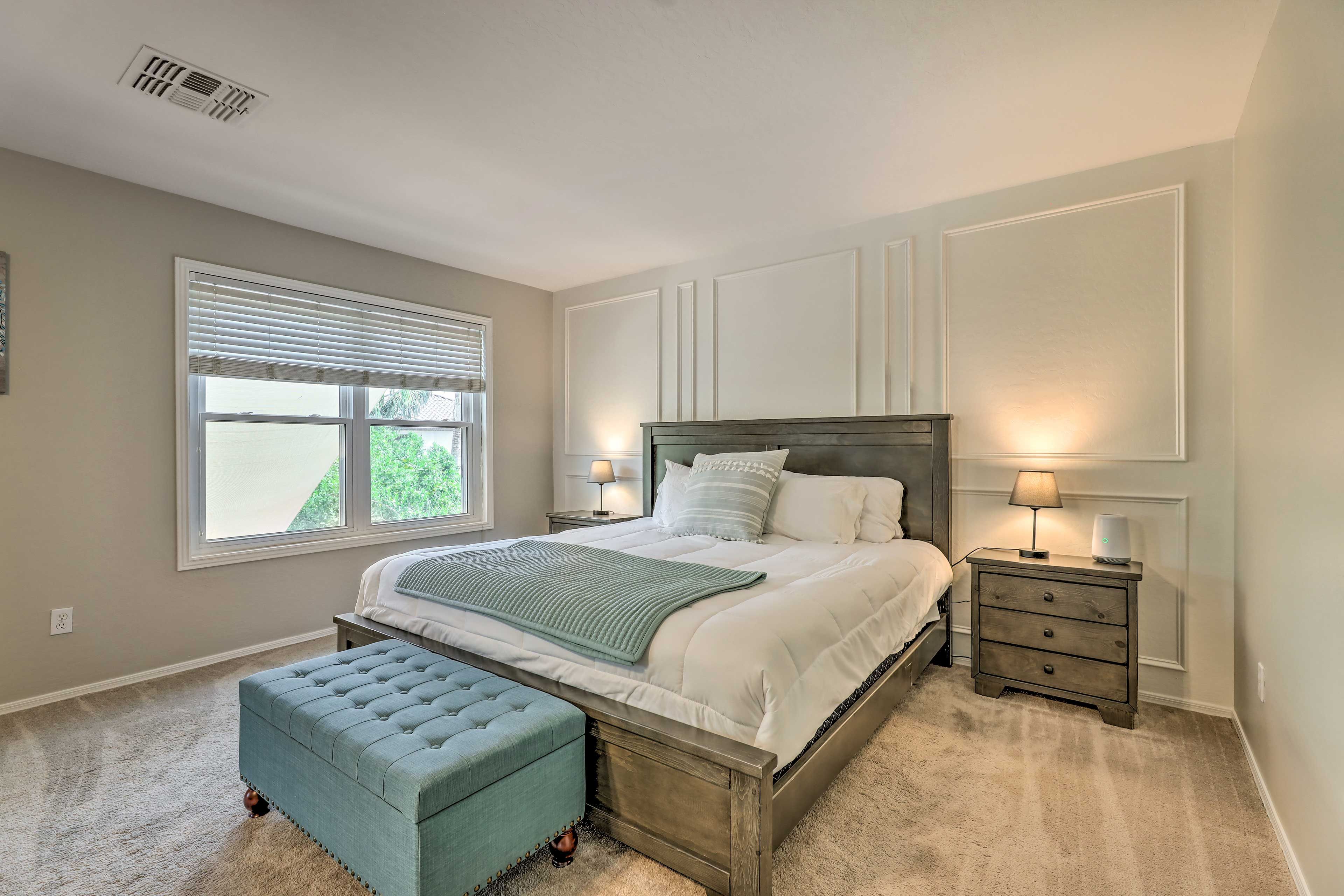Bedroom 1 | King Bed | Sitting Area | En-Suite Bathroom
