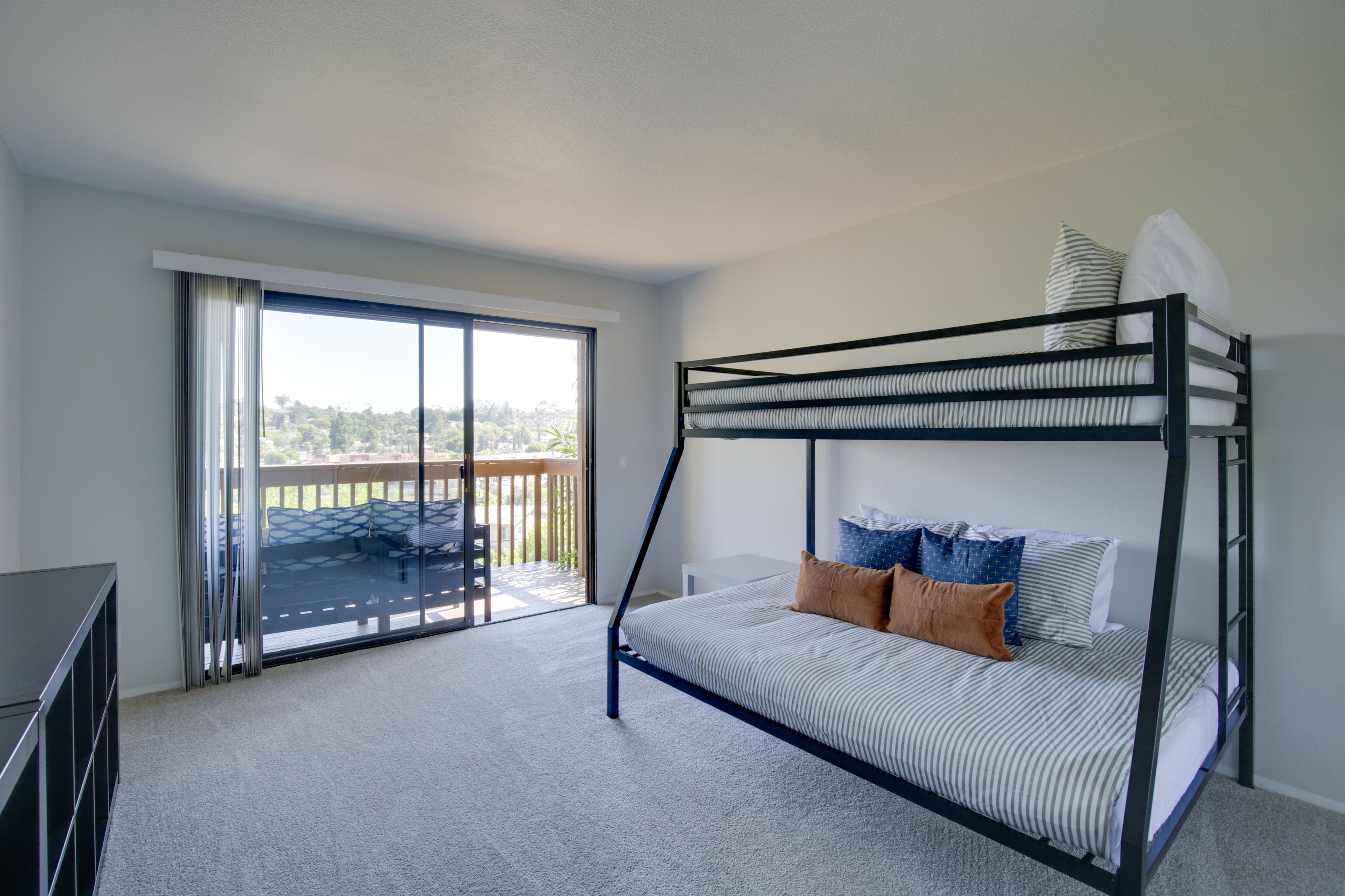 Bedroom 2 | Twin/Full Bunk Bed
