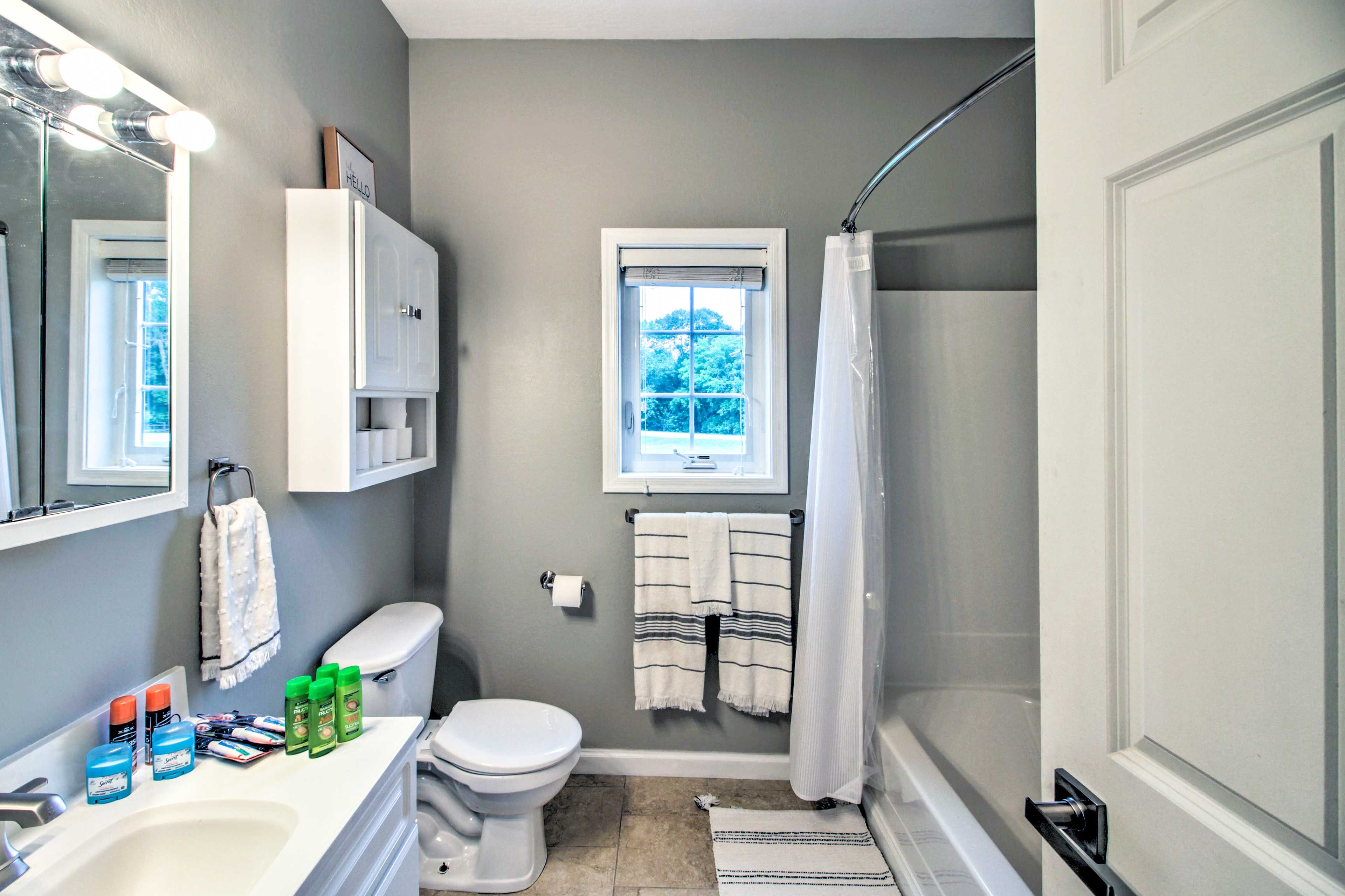 Full Bath | Complimentary Toiletries | Hair Dryer
