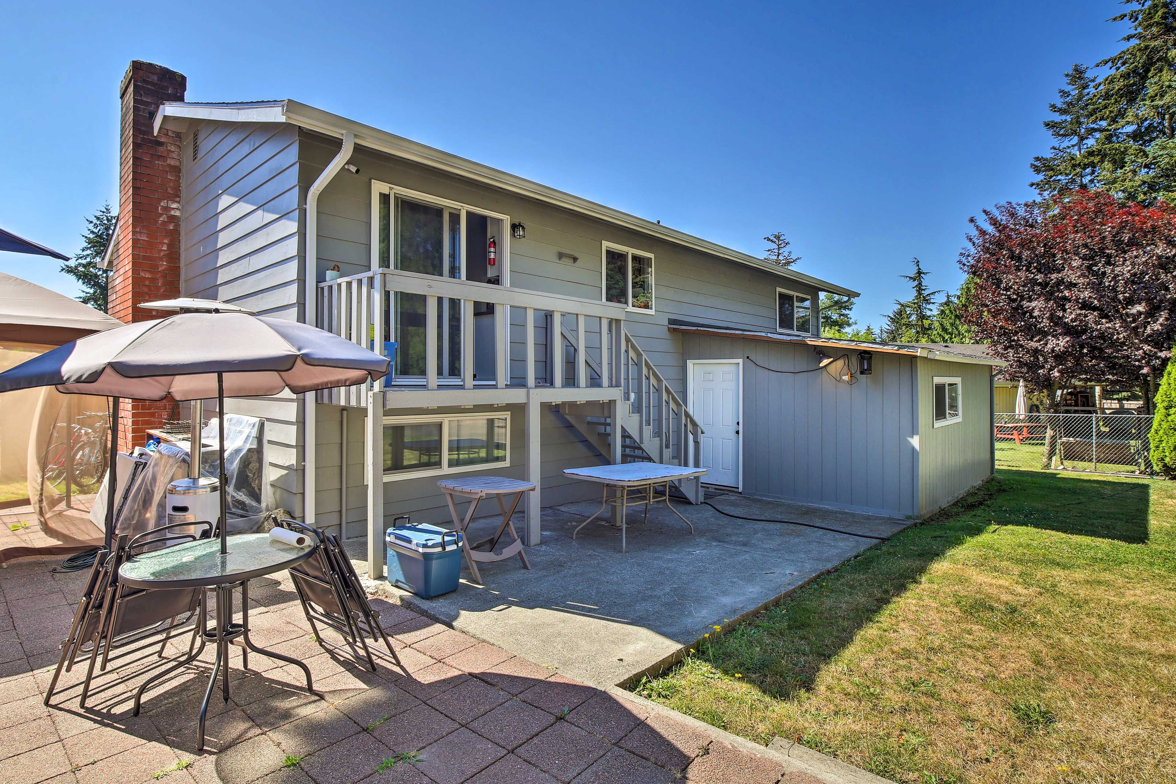 Patio | Gas Grill | Charcoal Grill | Dining Area
