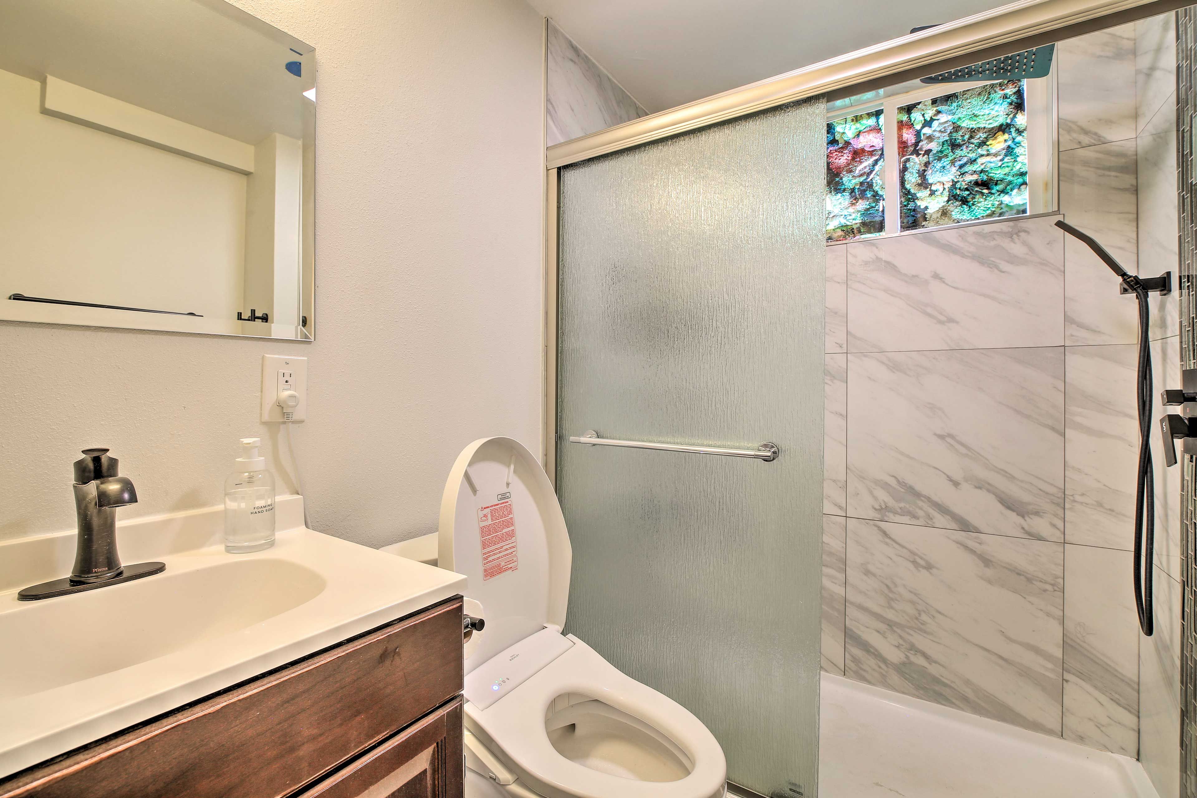 Full Bathroom | Basement | Hair Dryer