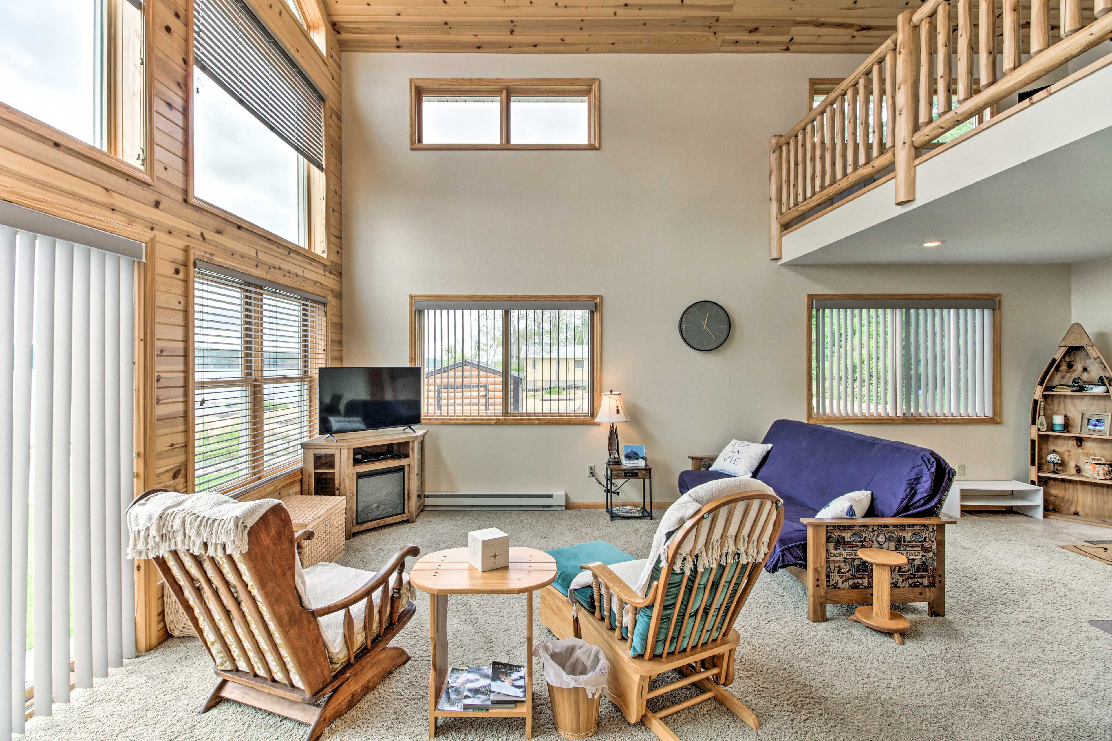Living Room | 1st Floor | Queen Futon | Free WiFi | Smart TV | Desk w/ Monitors