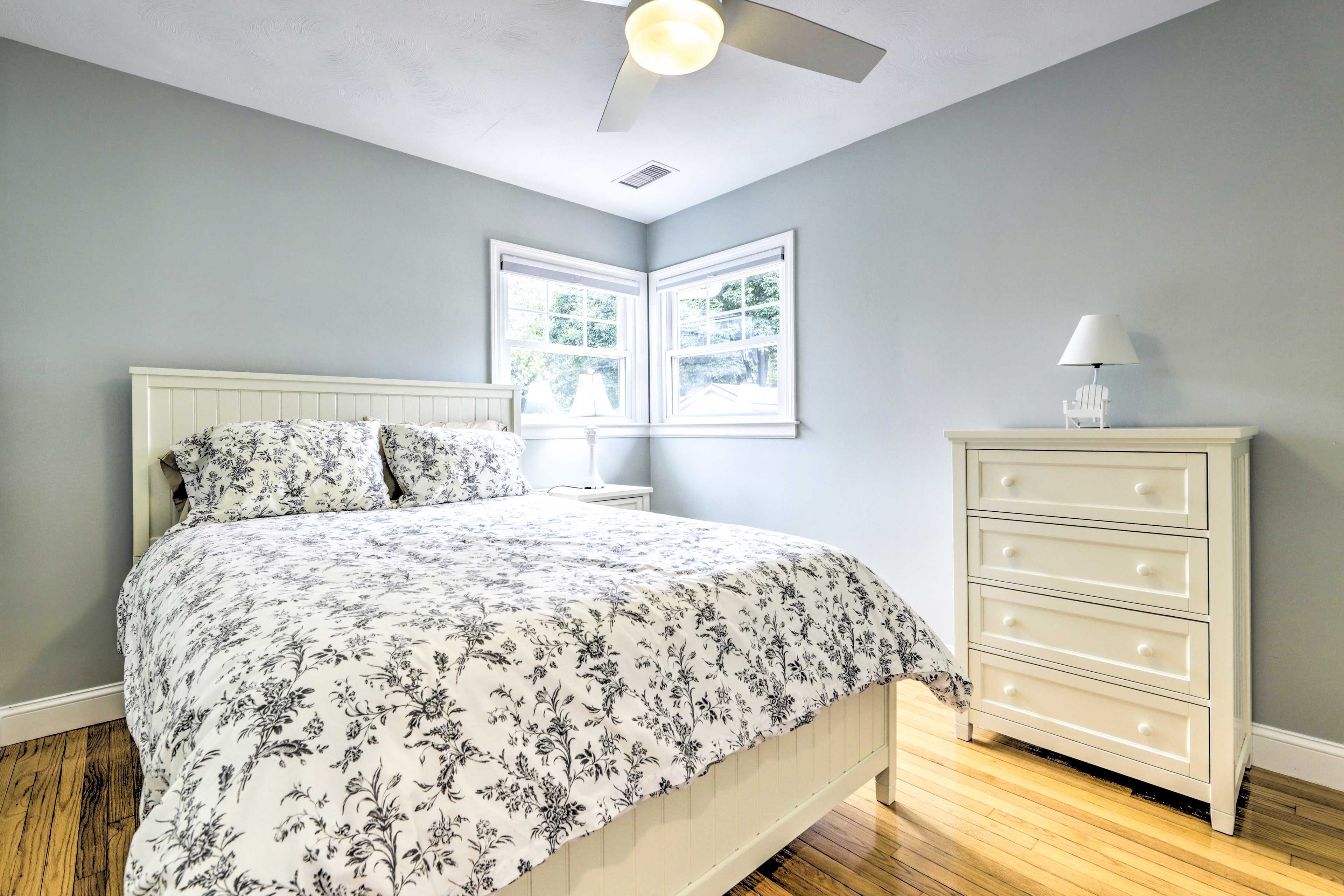Bedroom 2 | Queen Bed | 1st Floor