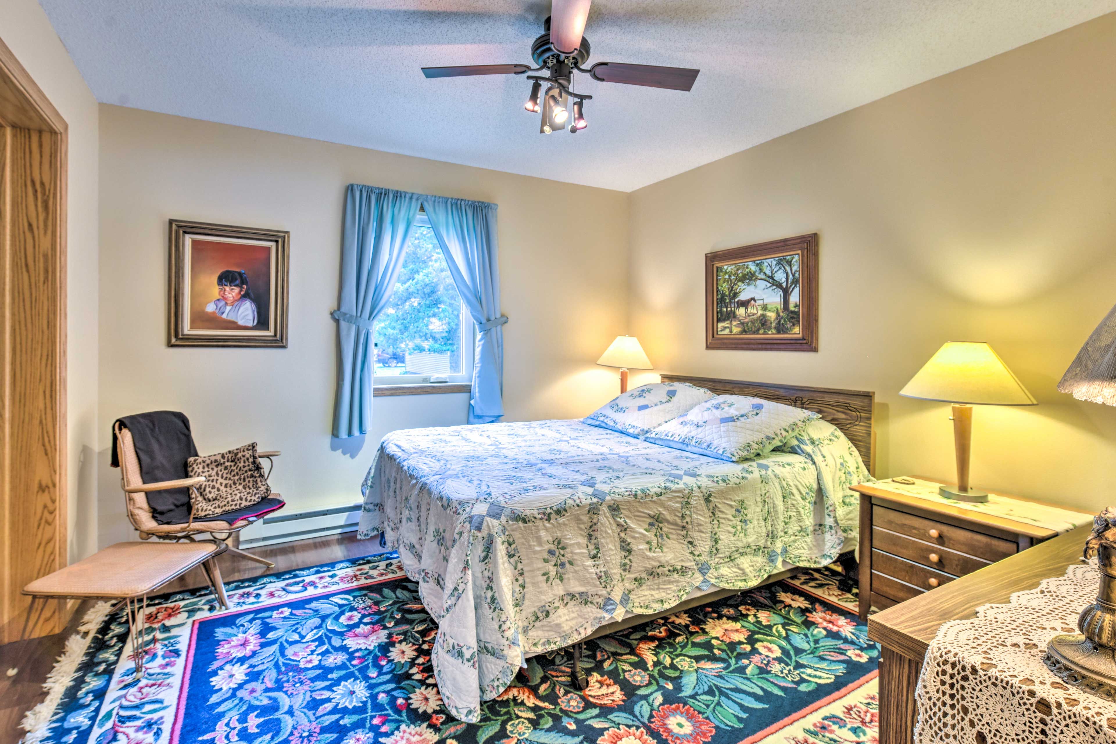Bedroom 2 | Queen Bed | 1st Floor