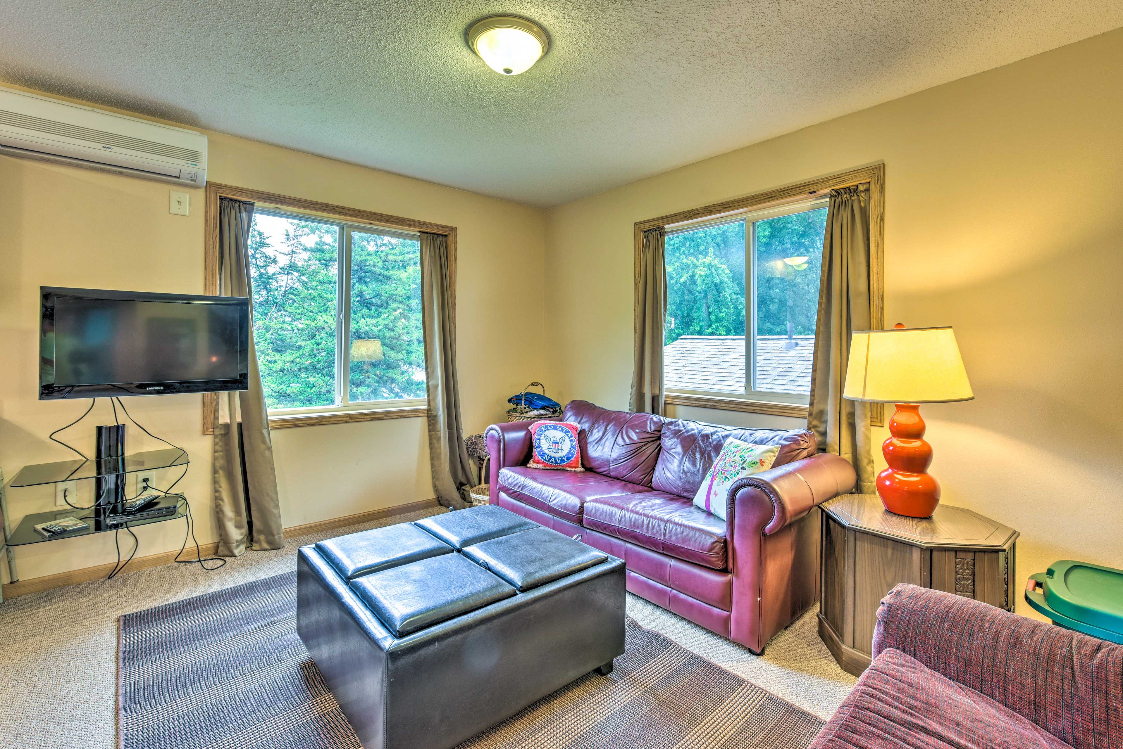 Family Room | Full Sleeper Sofa | 2nd Floor