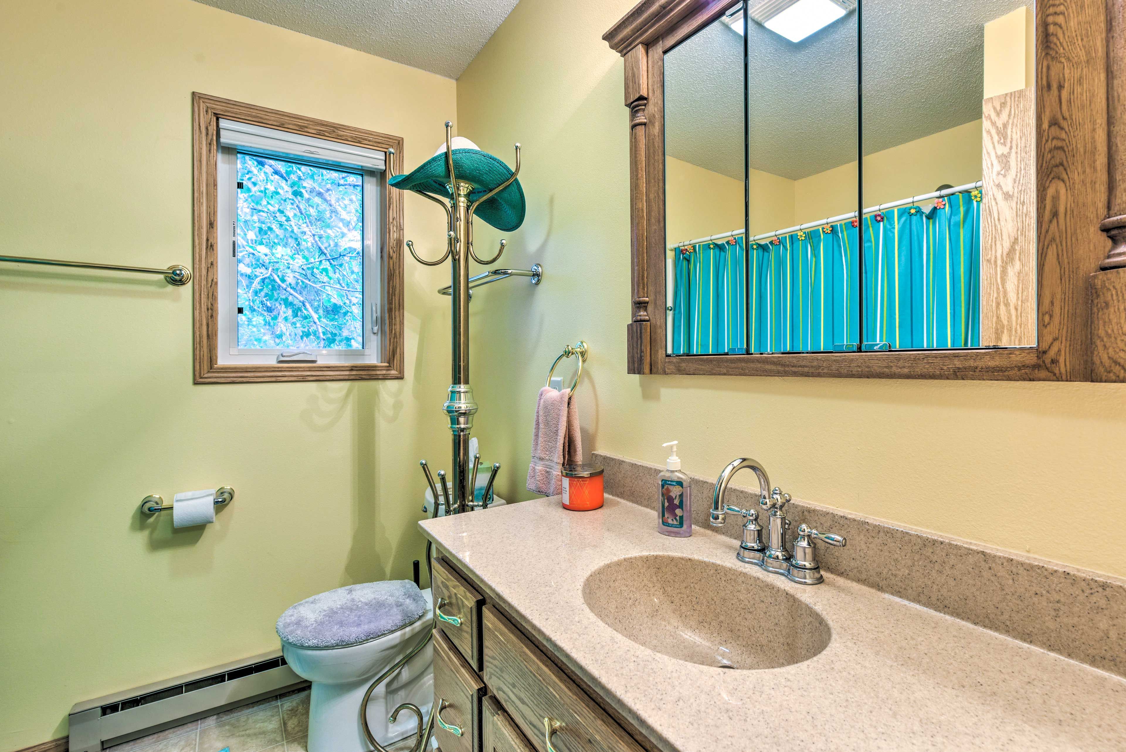 Full Bathroom | 2nd Floor